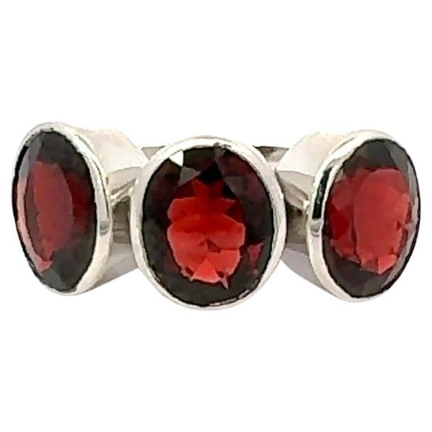 Im Angebot: Tiefroter Granat Dreifach Stein Lünette Set Unisex Cocktail 925 Silber Unisex Ring ()