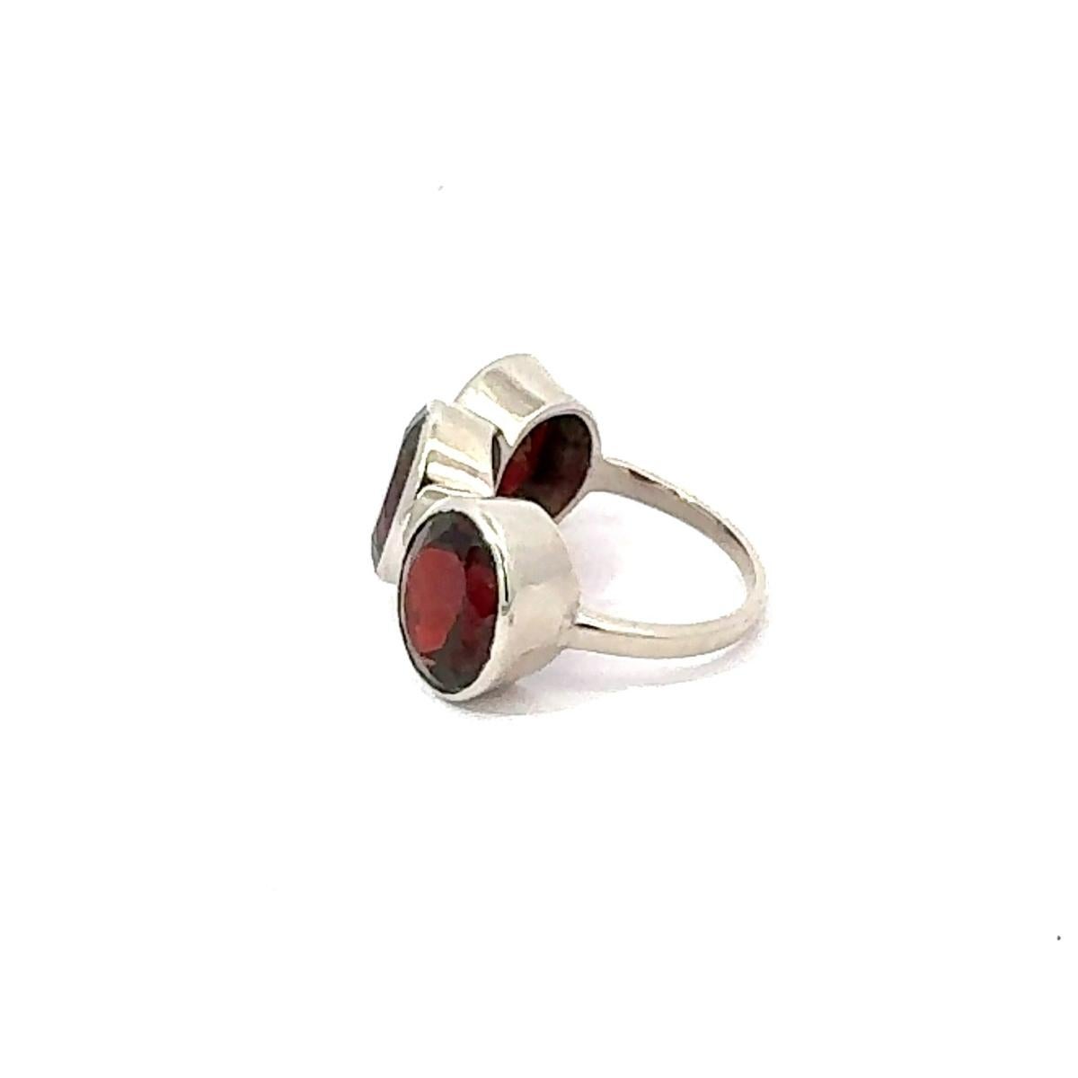Im Angebot: Tiefroter Granat Dreifach Stein Lünette Set Unisex Cocktail 925 Silber Unisex Ring () 3