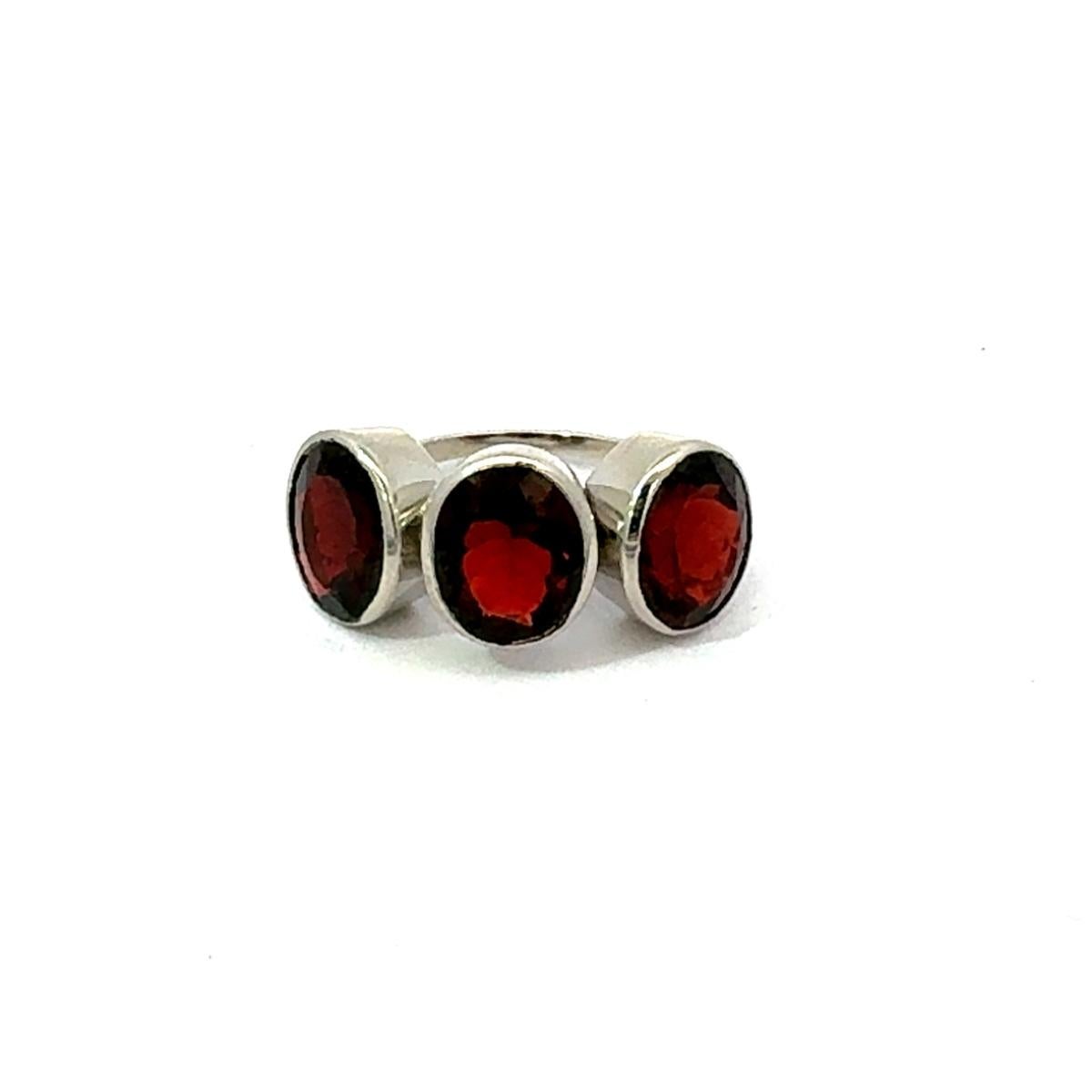 Im Angebot: Tiefroter Granat Dreifach Stein Lünette Set Unisex Cocktail 925 Silber Unisex Ring () 2