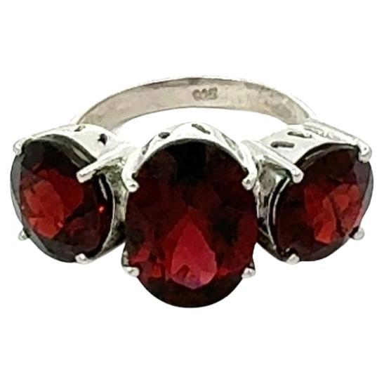 En vente :  Bague en argent 925 avec trois grenats naturels et pierres rouges pour elle