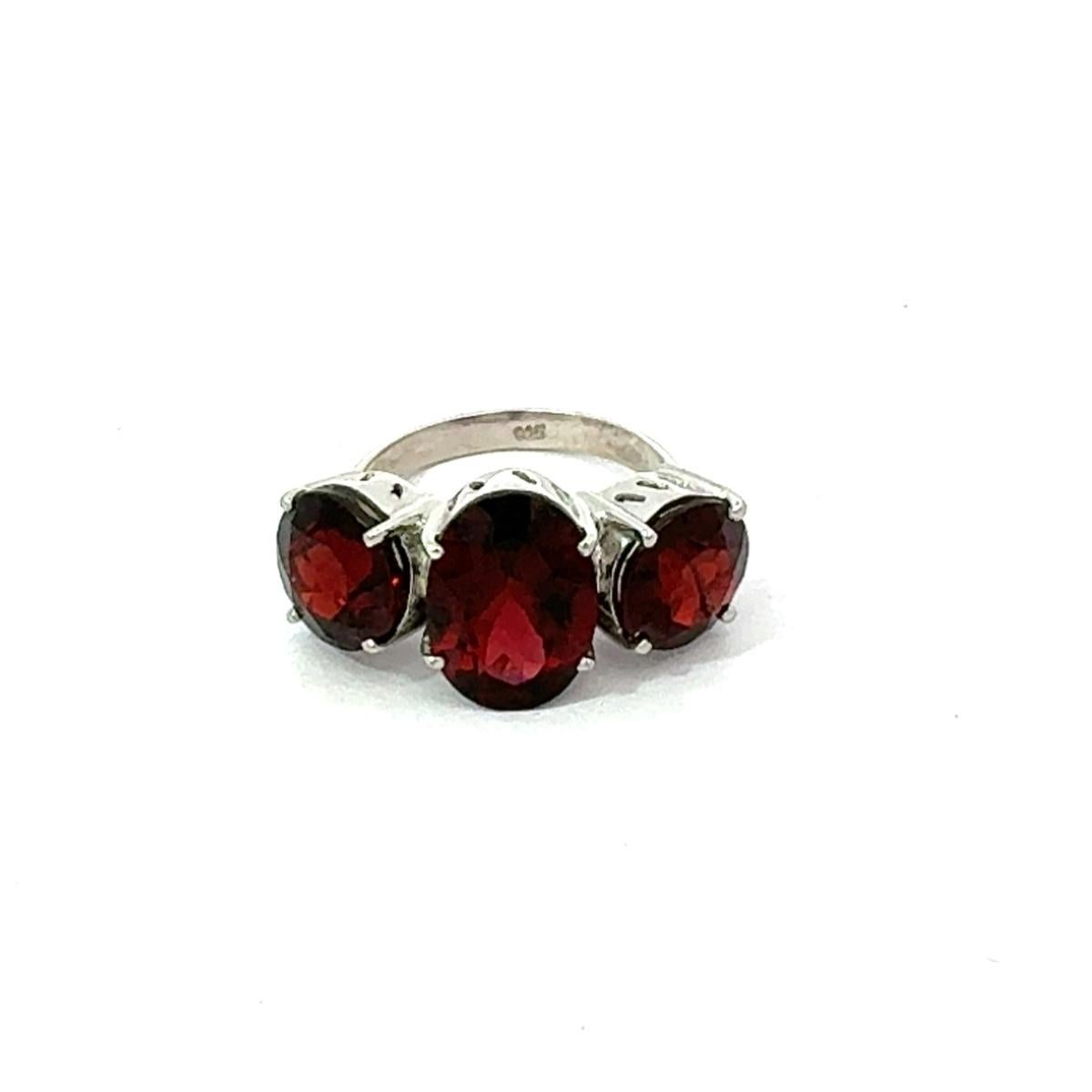 En vente :  Bague en argent 925 avec trois grenats naturels et pierres rouges pour elle 6