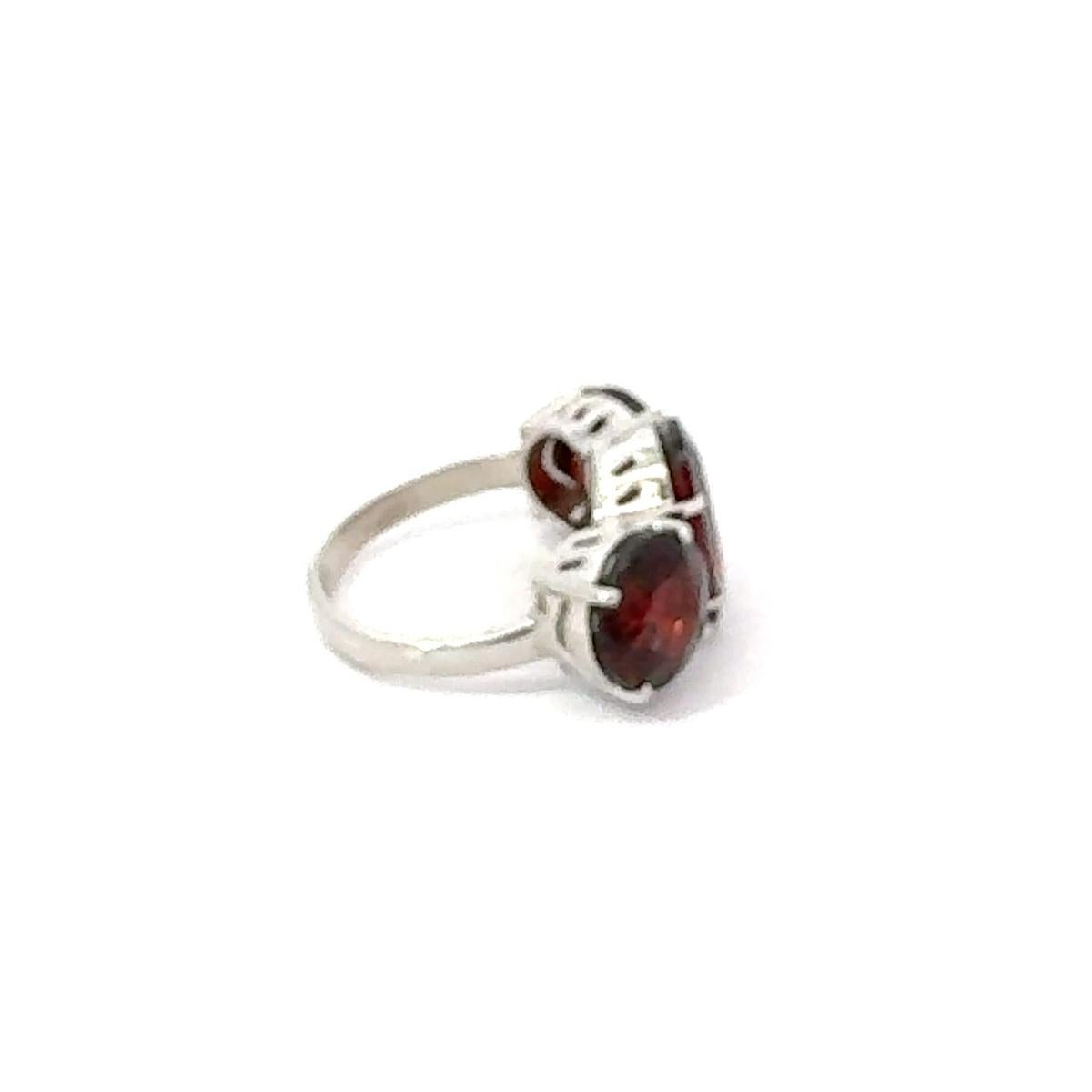 En vente :  Bague en argent 925 avec trois grenats naturels et pierres rouges pour elle 3