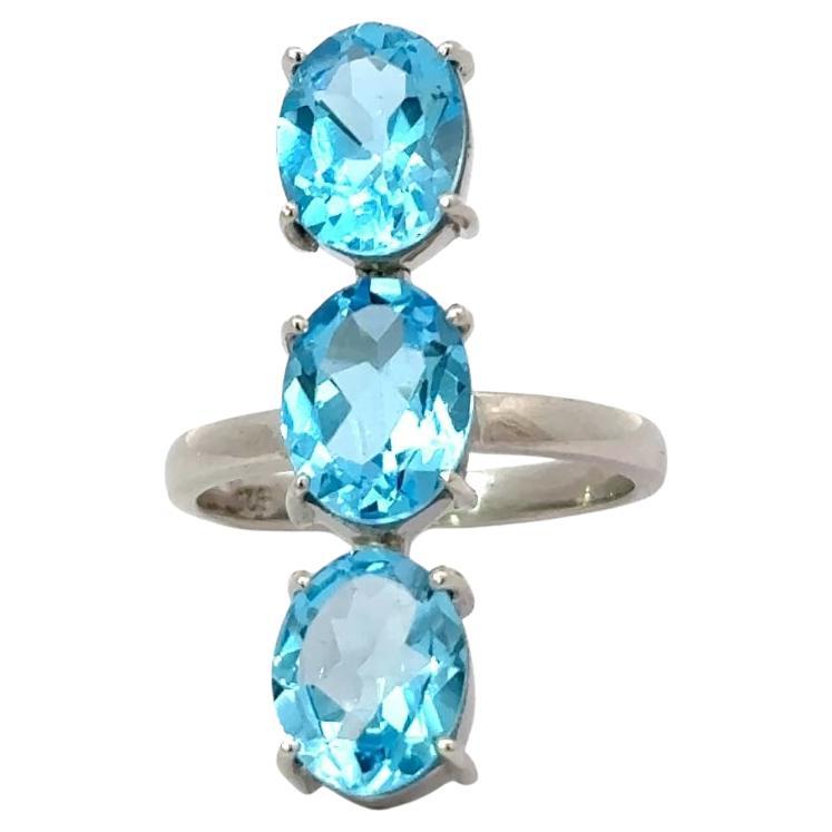 En vente :  Bague en argent 925 avec Trio de pierres précieuses ovales verticales Topaze bleue pour cadeaux