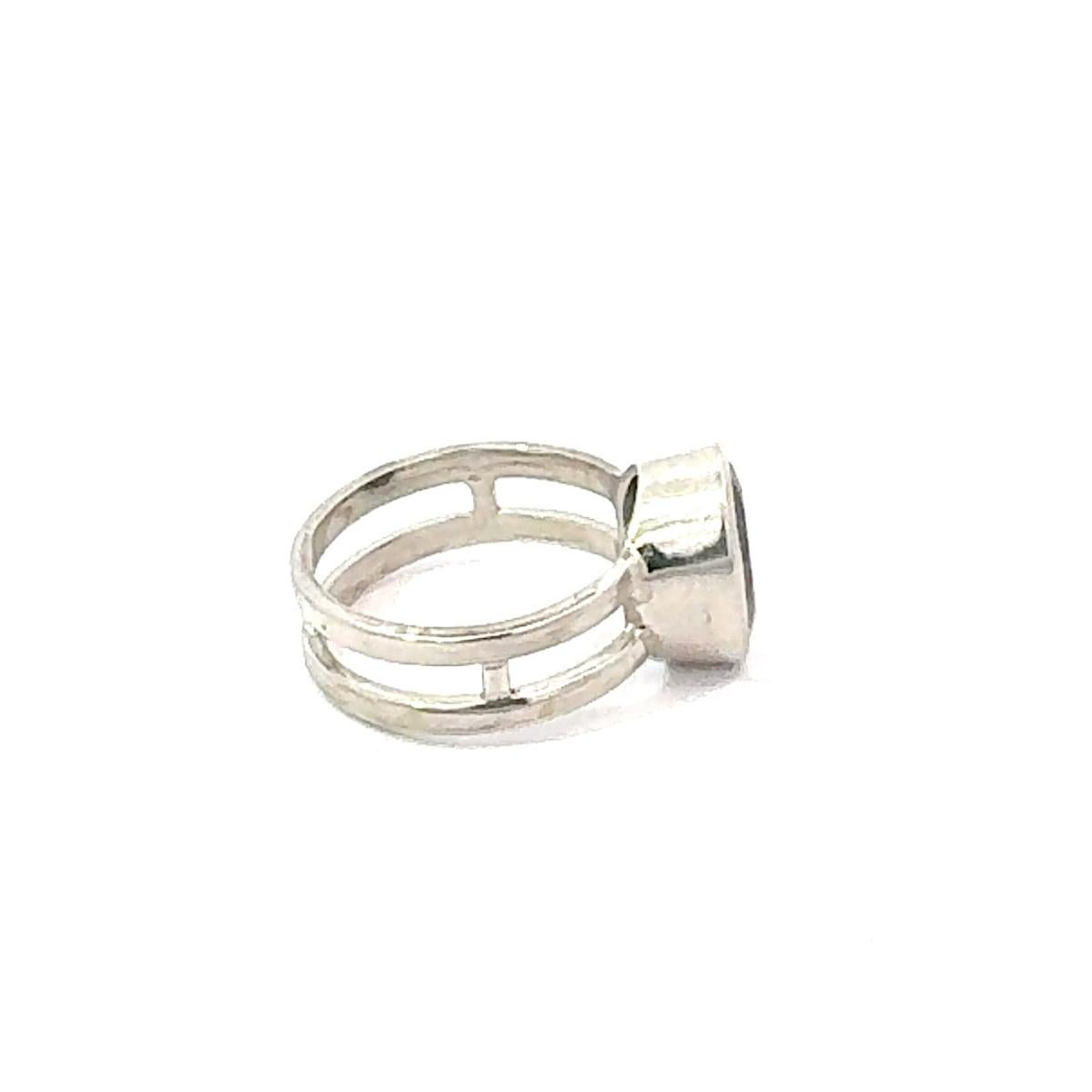 in vendita:  Anello moderno con solitario di granato in argento 925 e doppia fascia aperta 3