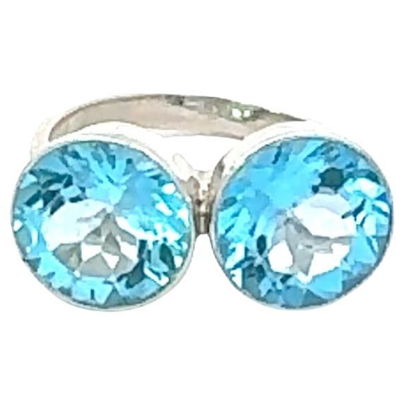 Im Angebot: Zeitgenössischer Toi et Moi Bypass Ring mit blauem Topas aus 925 Sterling Silber Schmuck ()