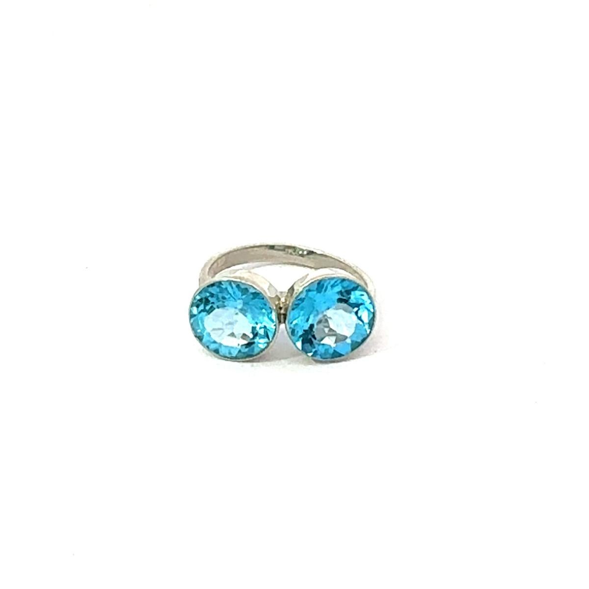 Im Angebot: Zeitgenössischer Toi et Moi Bypass Ring mit blauem Topas aus 925 Sterling Silber Schmuck () 6