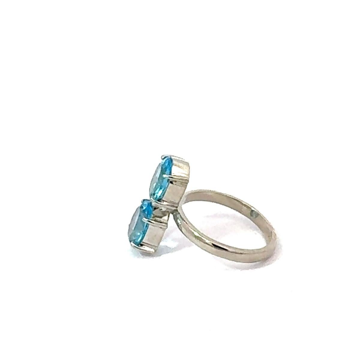 Im Angebot: 925 Sterling Silber Toi et Moi 5,49 Karat Blauer Topas Twin Oval Statement Ring () 2