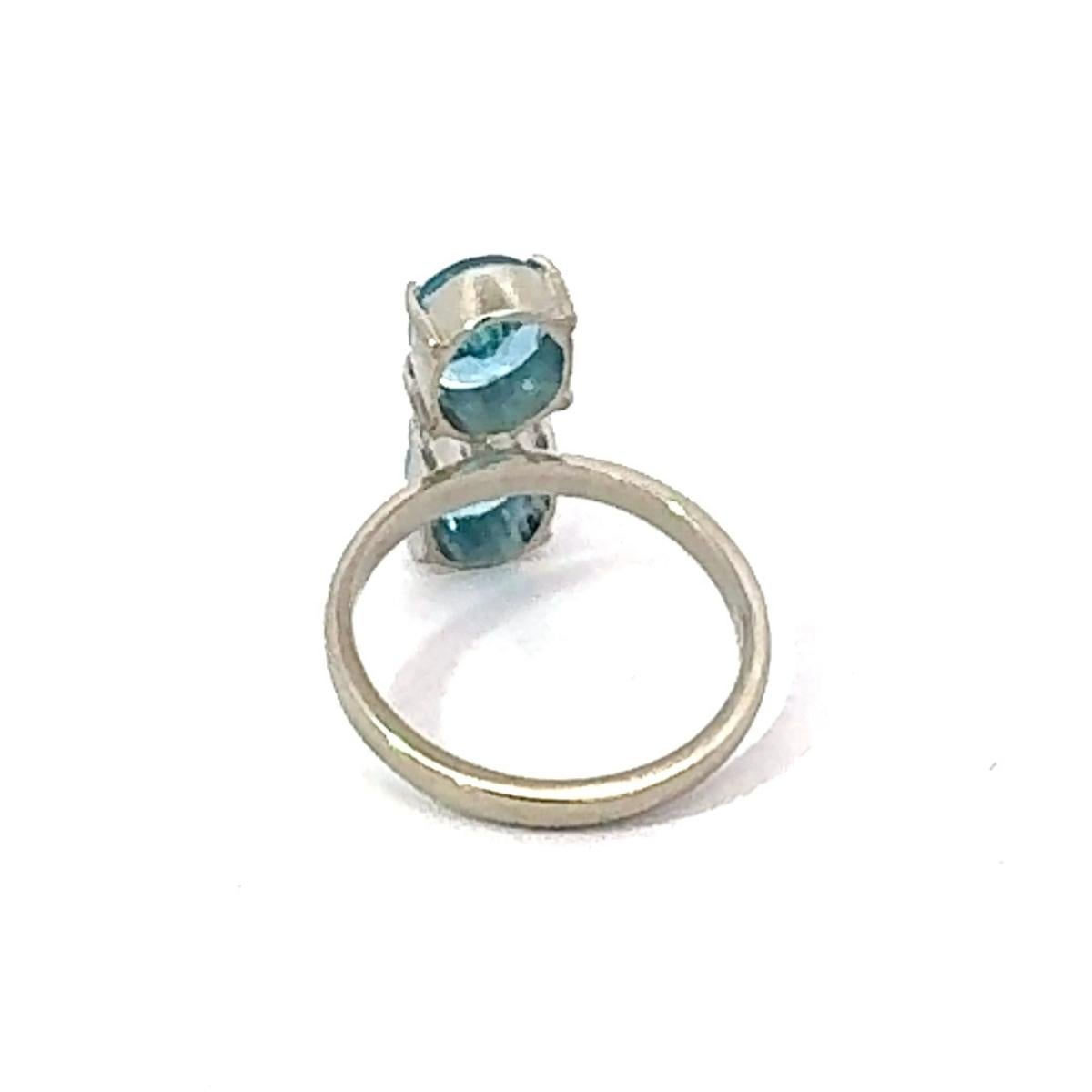Im Angebot: 925 Sterling Silber Toi et Moi 5,49 Karat Blauer Topas Twin Oval Statement Ring () 5
