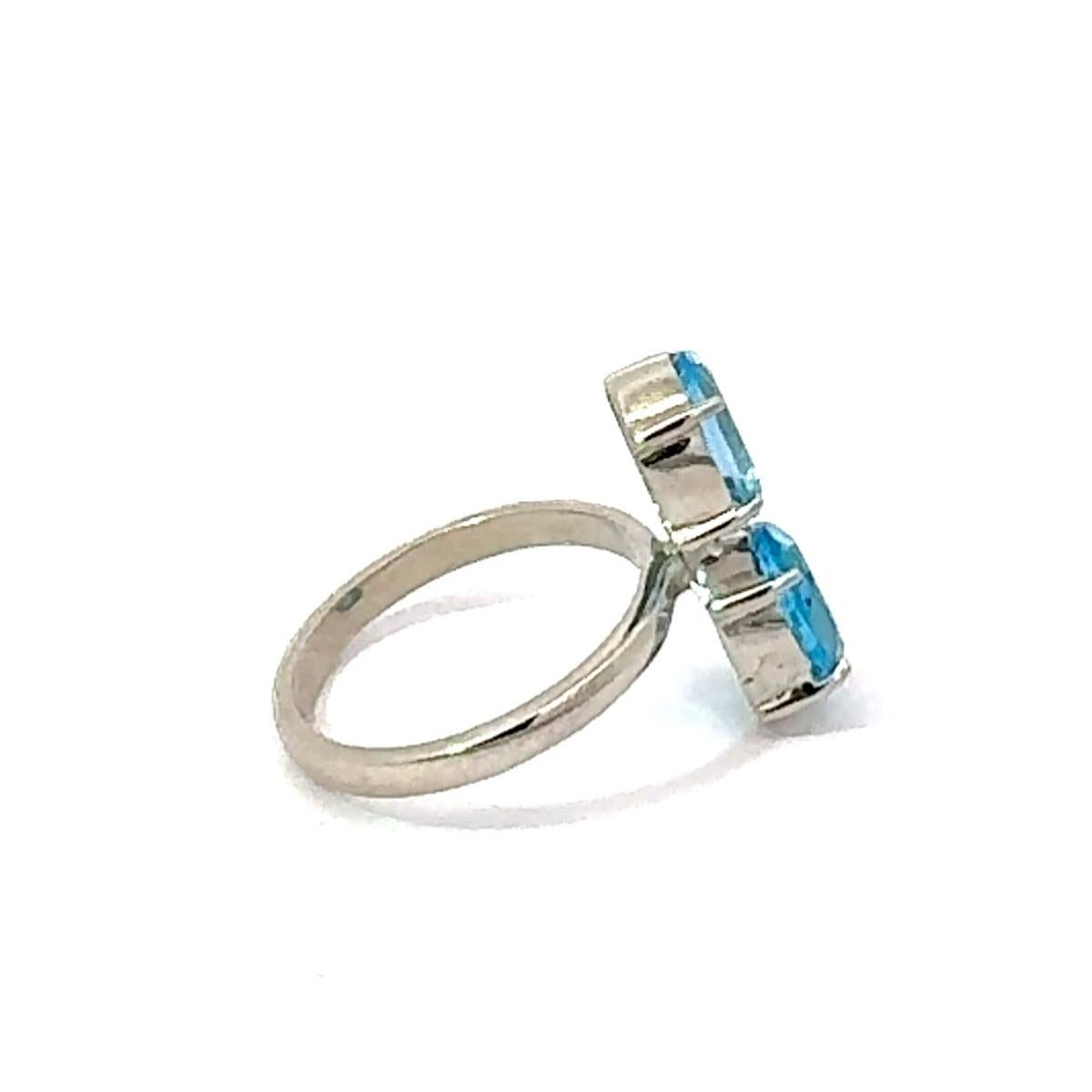 Im Angebot: 925 Sterling Silber Toi et Moi 5,49 Karat Blauer Topas Twin Oval Statement Ring () 3