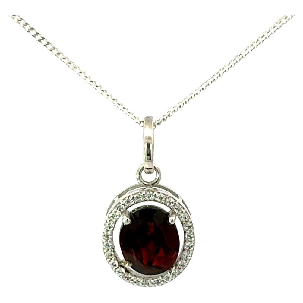 Pendentif grenat rouge foncé avec halo en CZ blanc en argent 925