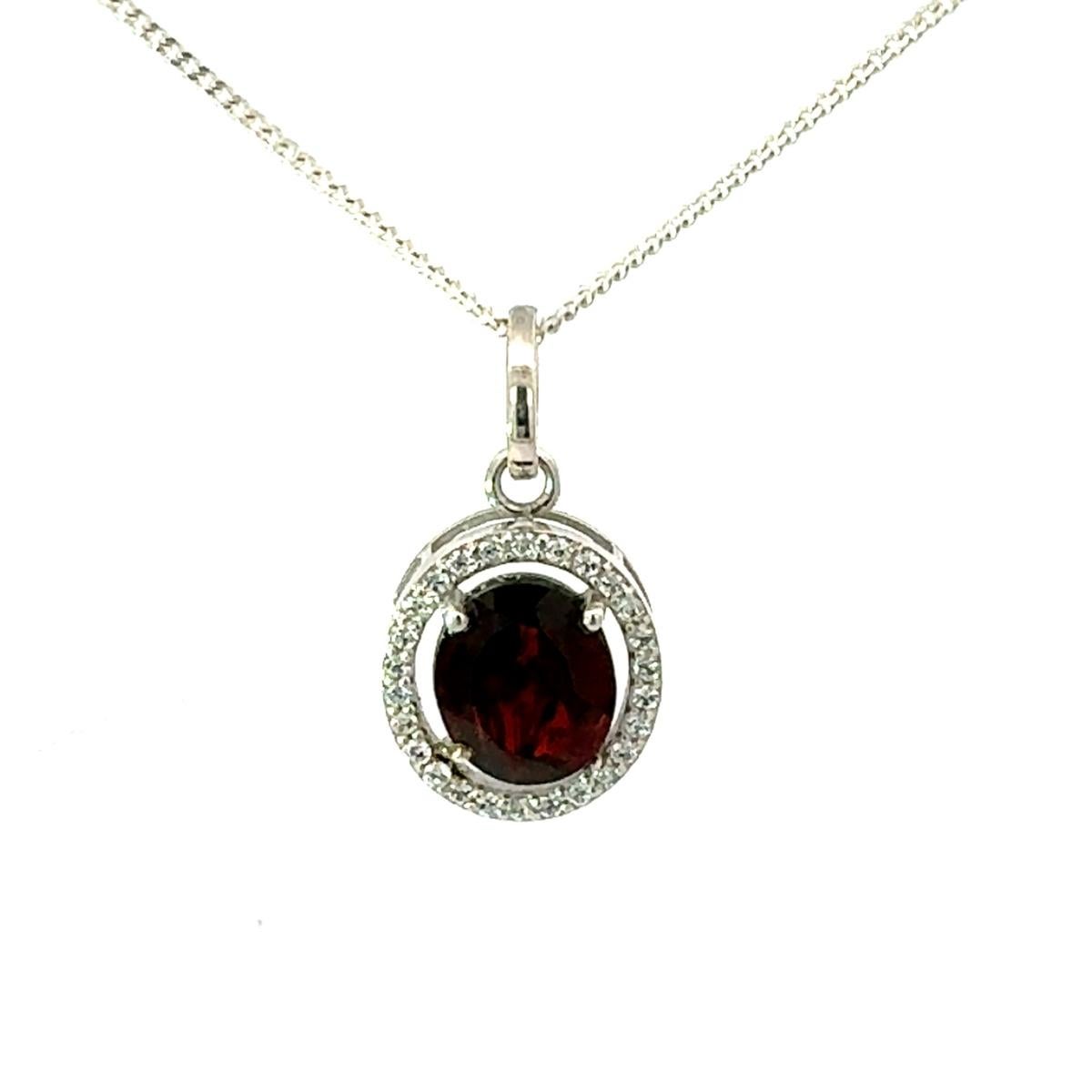 Pendentif grenat rouge foncé avec halo en CZ blanc en argent 925 Pour femmes en vente