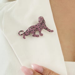Broche « panthère » imposante en argent sterling, sertie de rubis taille ronde, de la marque Silvorra