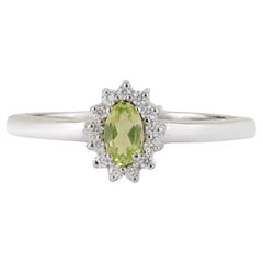 Bague artisanale Silvorra en argent sterling, avec péridot de taille ovale et zircon, montée en halo