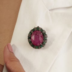 Spilla-ciondolo di design in stile vittoriano con rubino da 14,6 carati, smeraldo e diamanti, in argento 925