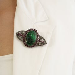 Broche y colgante de inspiración vintage de Silvorra, con 20 piedras talladas de esmeralda, rubí y diamante