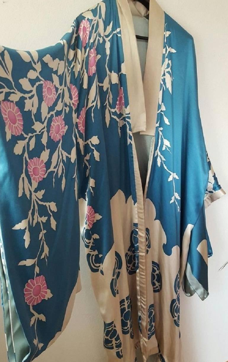 Featured on the Gucci Spring/Summer 2003 Menswear Ready-to-Wear Milan runway
Size Medium
As seen on the front cover of Vogue and featured in the Gucci campaign advertisement
Very rare and highly collectable
Only about 10 of each kimono was made