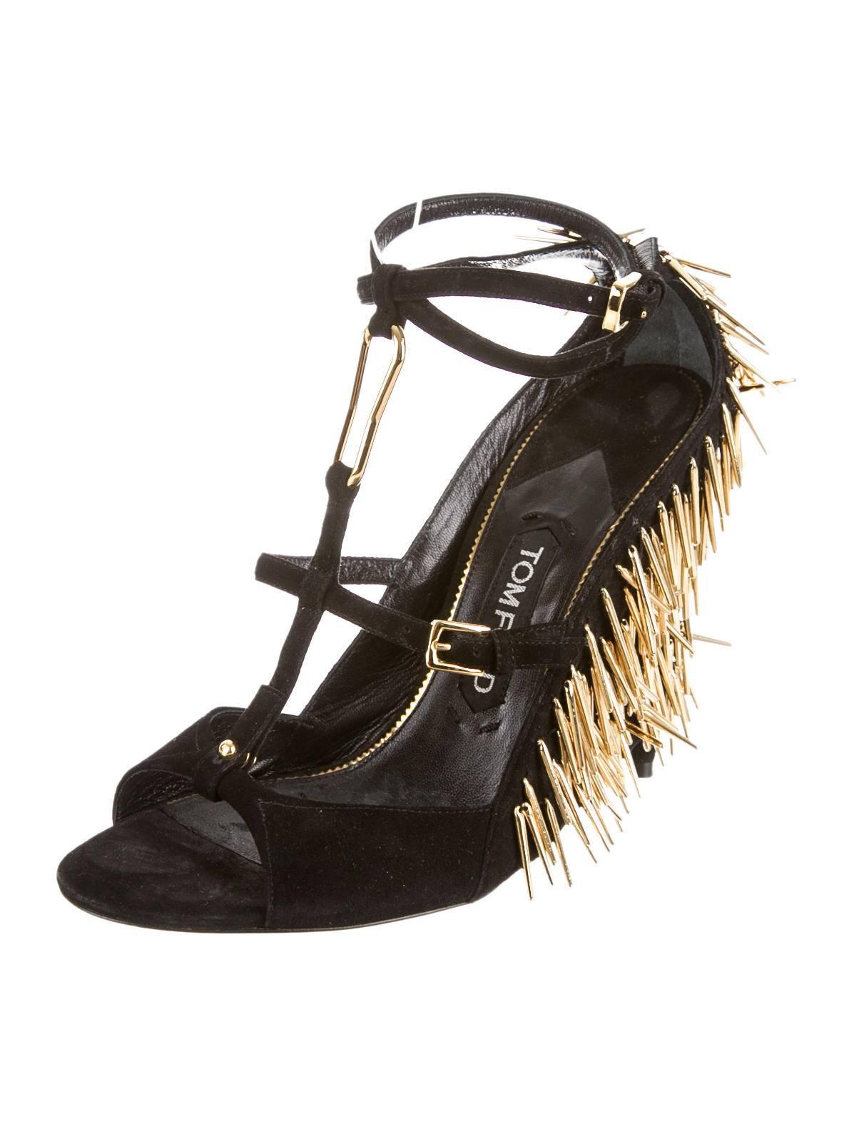 TOM FORD Spring/Summer 2013

Black suede Tom Ford peep-toe sandals with overlays featuring gold-tone spike embellishment and wrap-around ankle straps.

Color: Black, Gold
Shoe Size: 9
Estimated Retail: $2,970.00
Condition: Very Good. Light