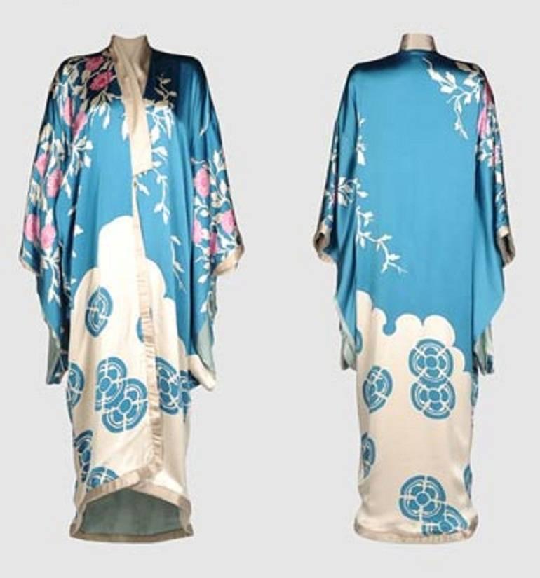 Women's or Men's Tom Ford for Gucci Spring/Summer 2003 Menswear Blue Silk Kimono For Sale