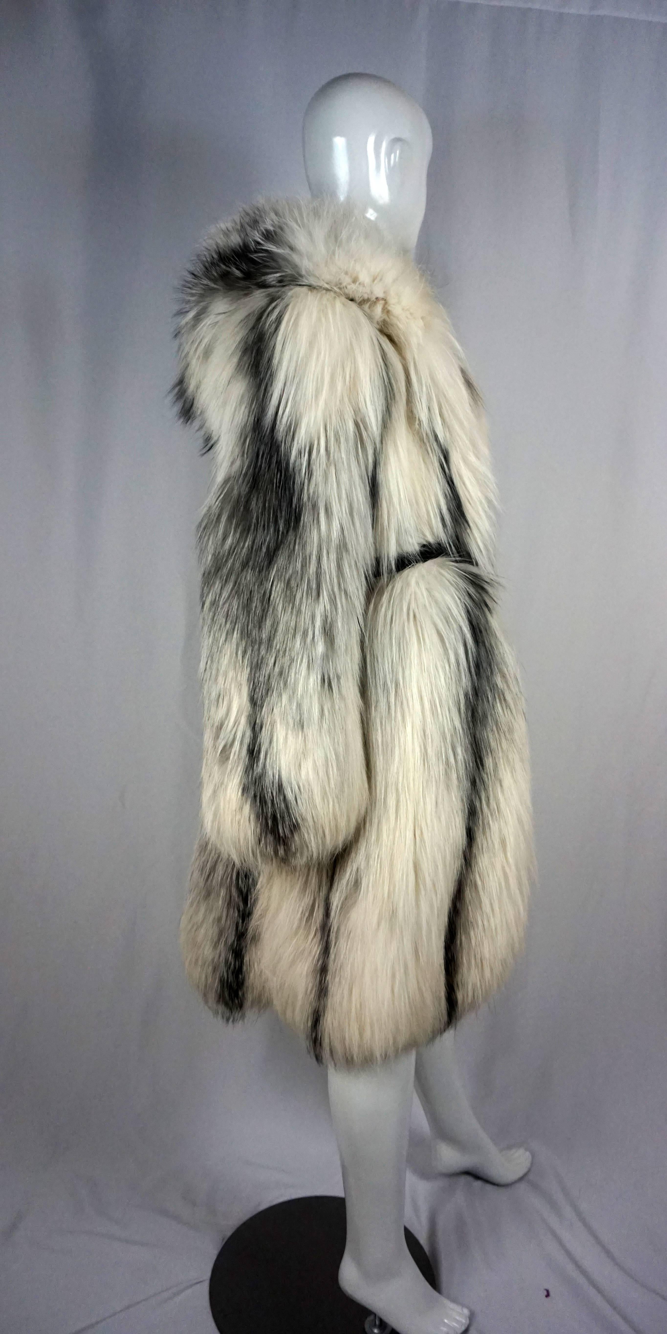 Hooded Fox Marble Fur Coat with Leather Belt In Excellent Condition For Sale In West Hollywood, CA