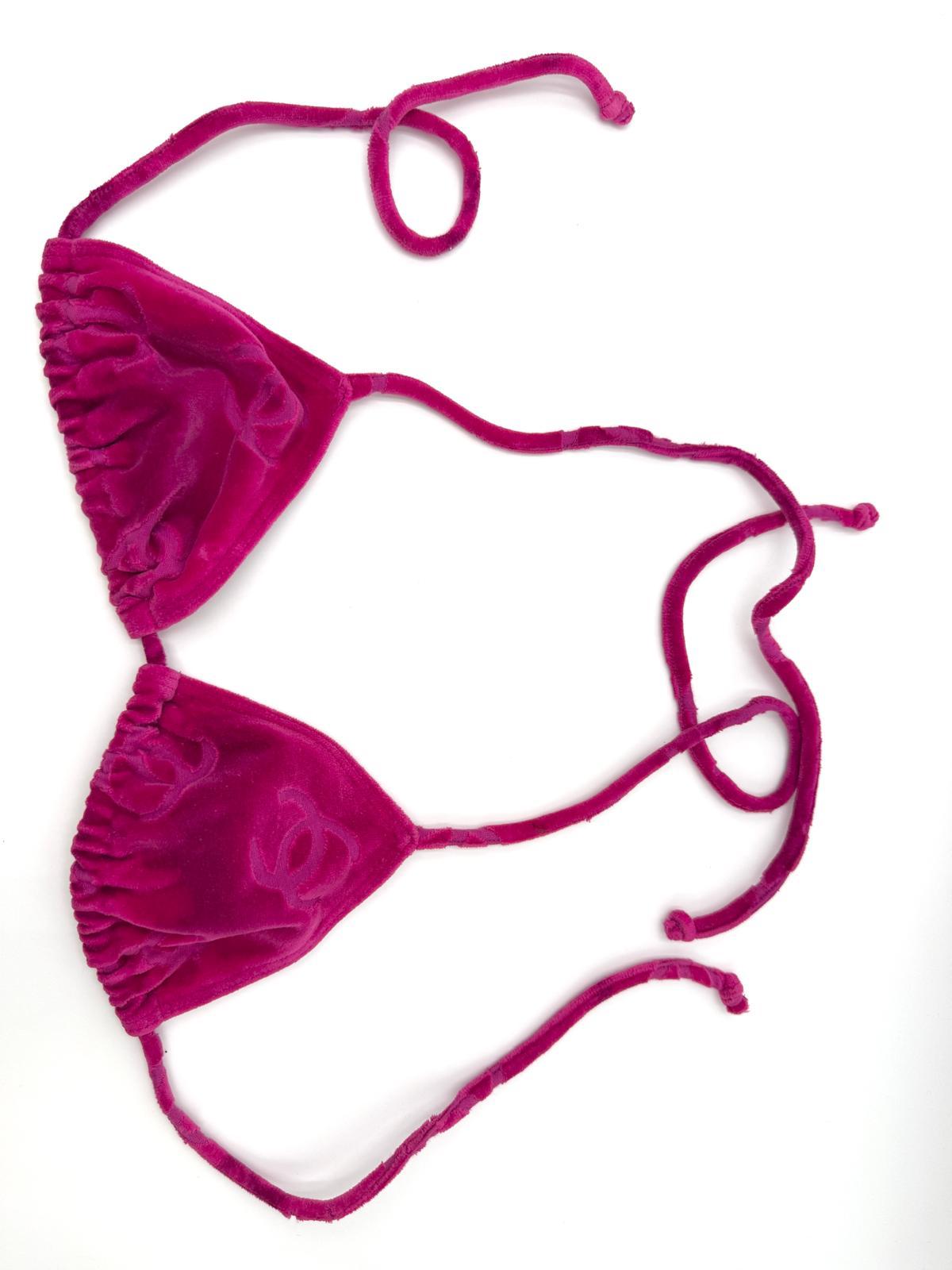 1996 Chanel Fuchsia Velour Bikini - Seltene Vintage Chanel Bademode - Größe Small im Zustand „Gut“ im Angebot in San Francisco, CA