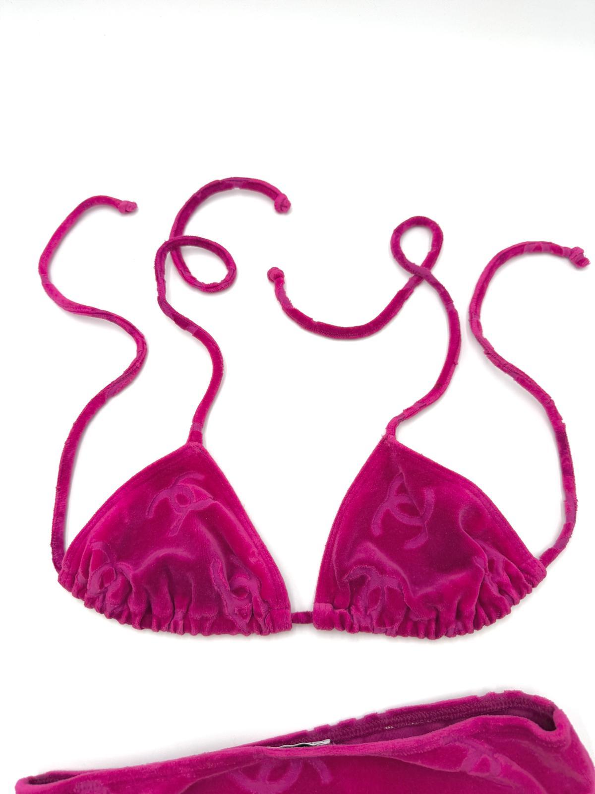 1996 Chanel Fuchsia Velour Bikini - Seltene Vintage Chanel Bademode - Größe Small im Angebot 1