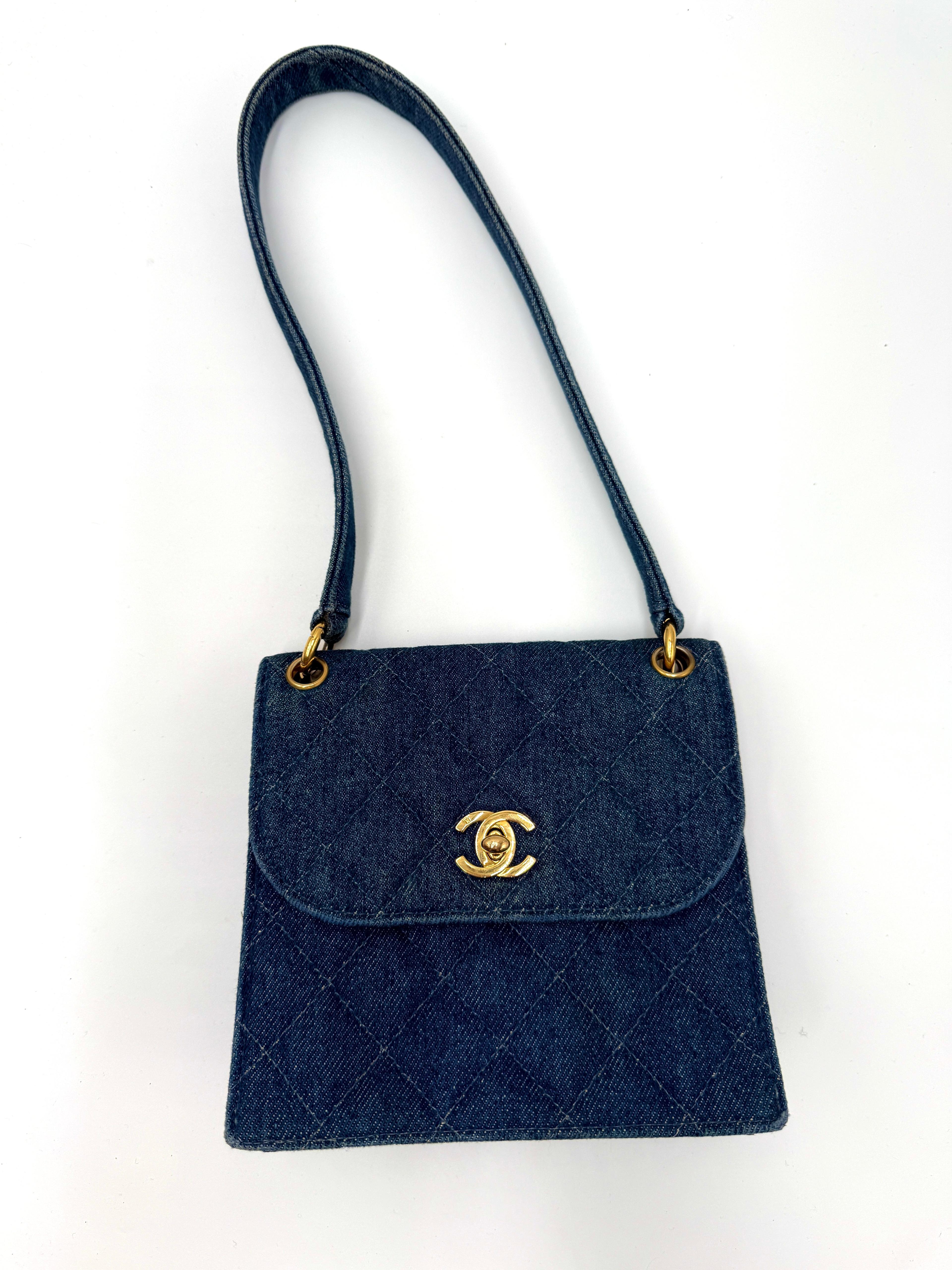 Mini sac en denim vintage de Chanel Pour femmes en vente