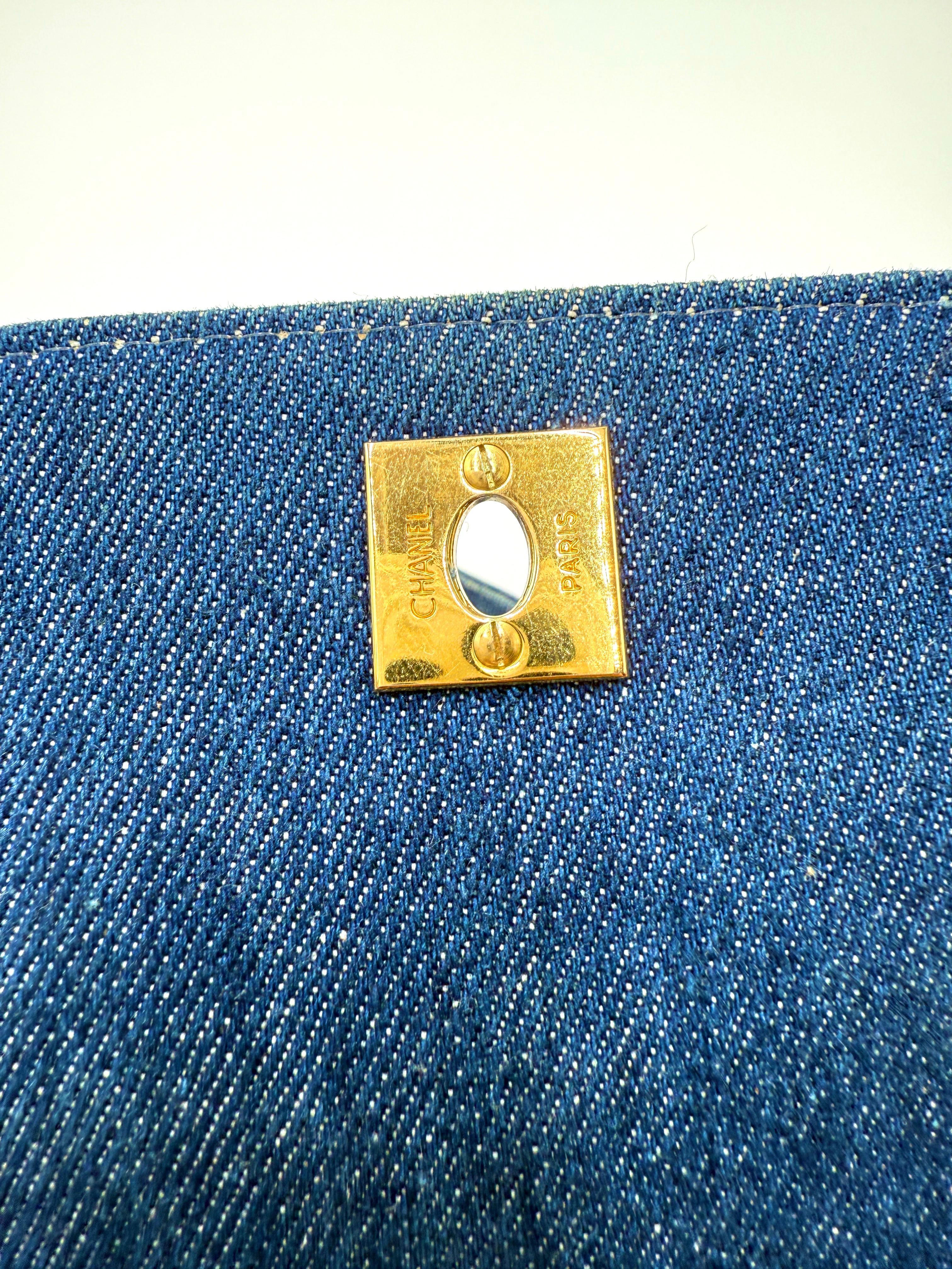 Mini sac en denim vintage de Chanel en vente 10