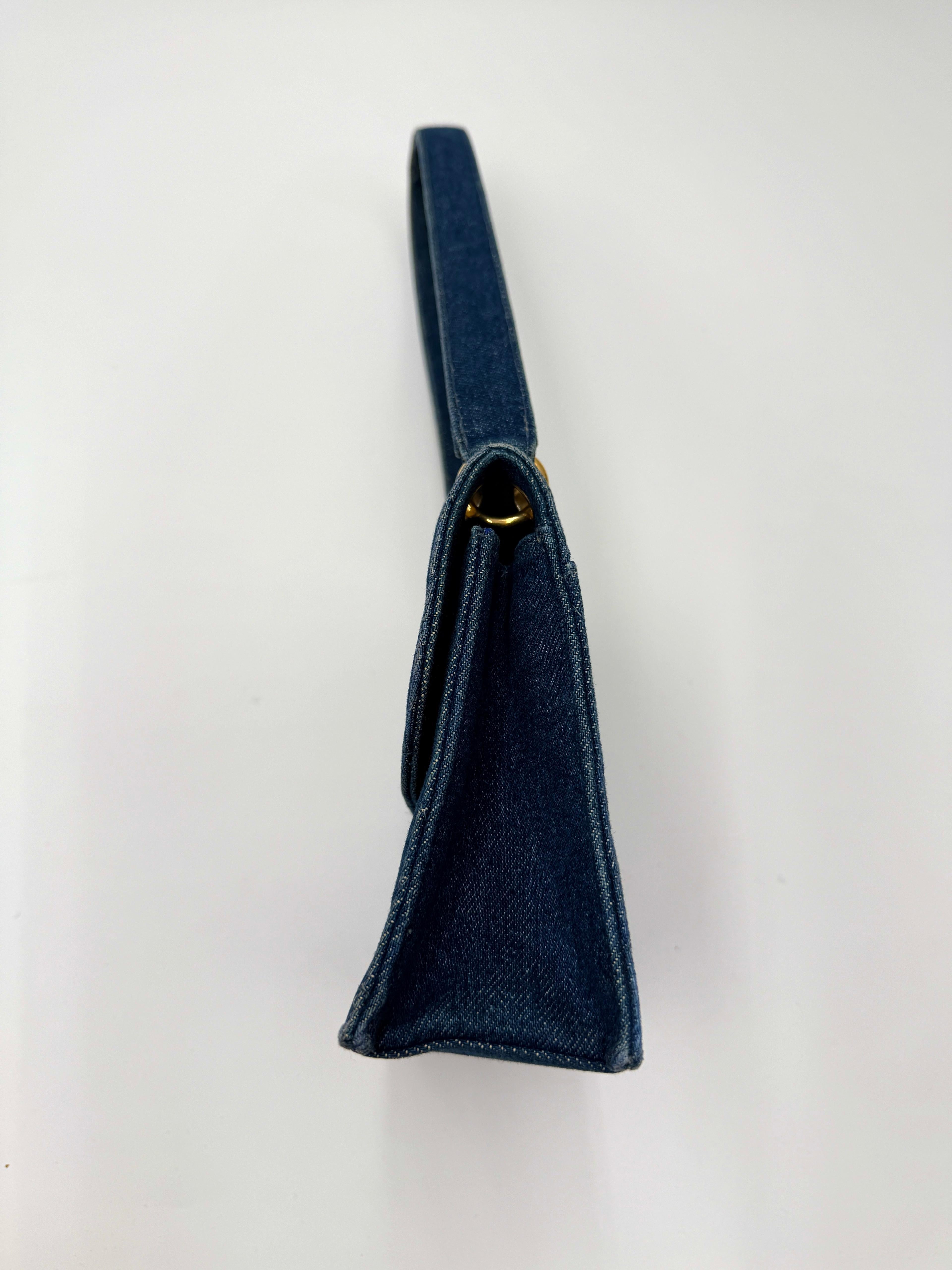 Mini sac en denim vintage de Chanel en vente 4