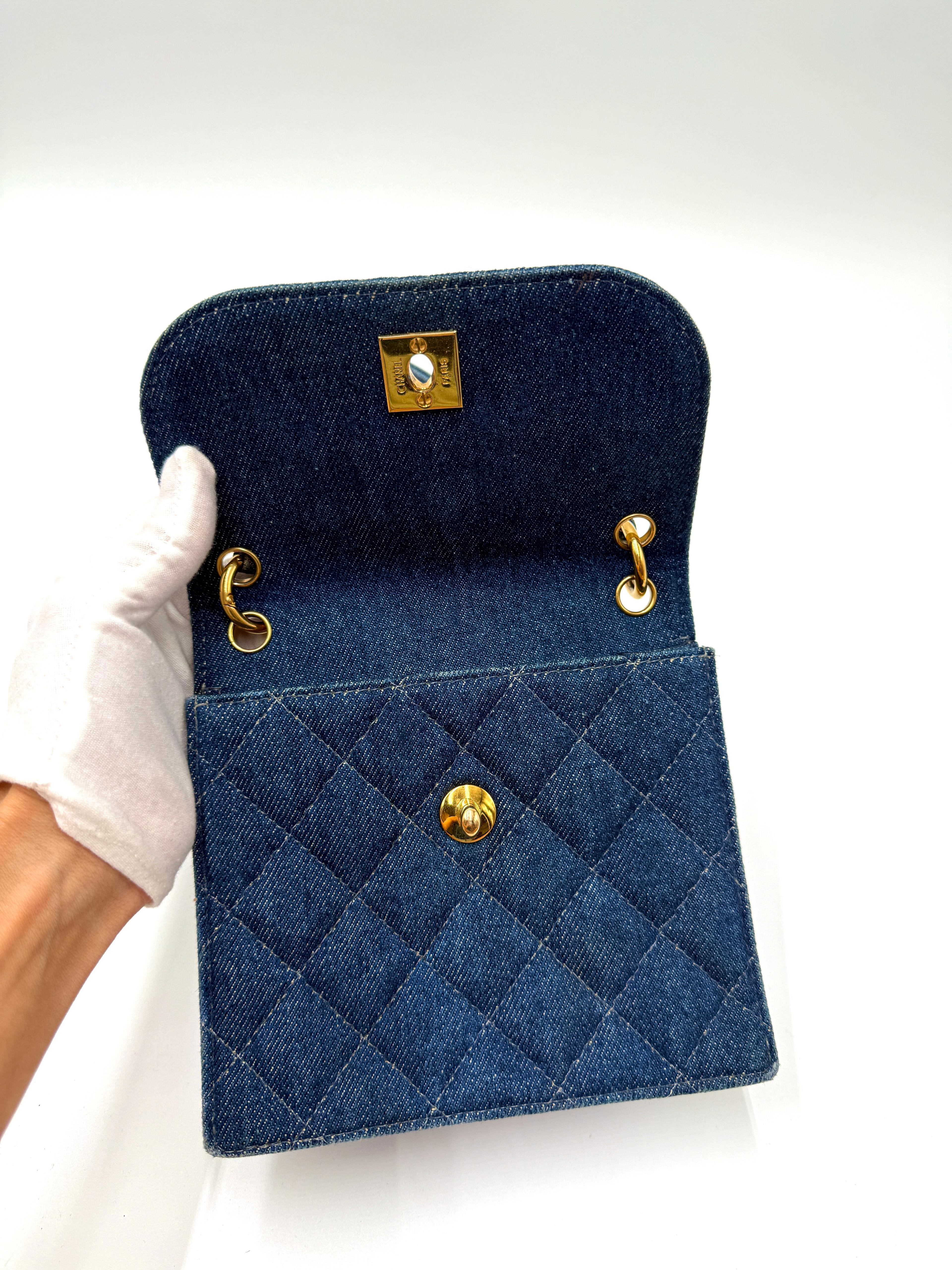 Mini sac en denim vintage de Chanel en vente 9