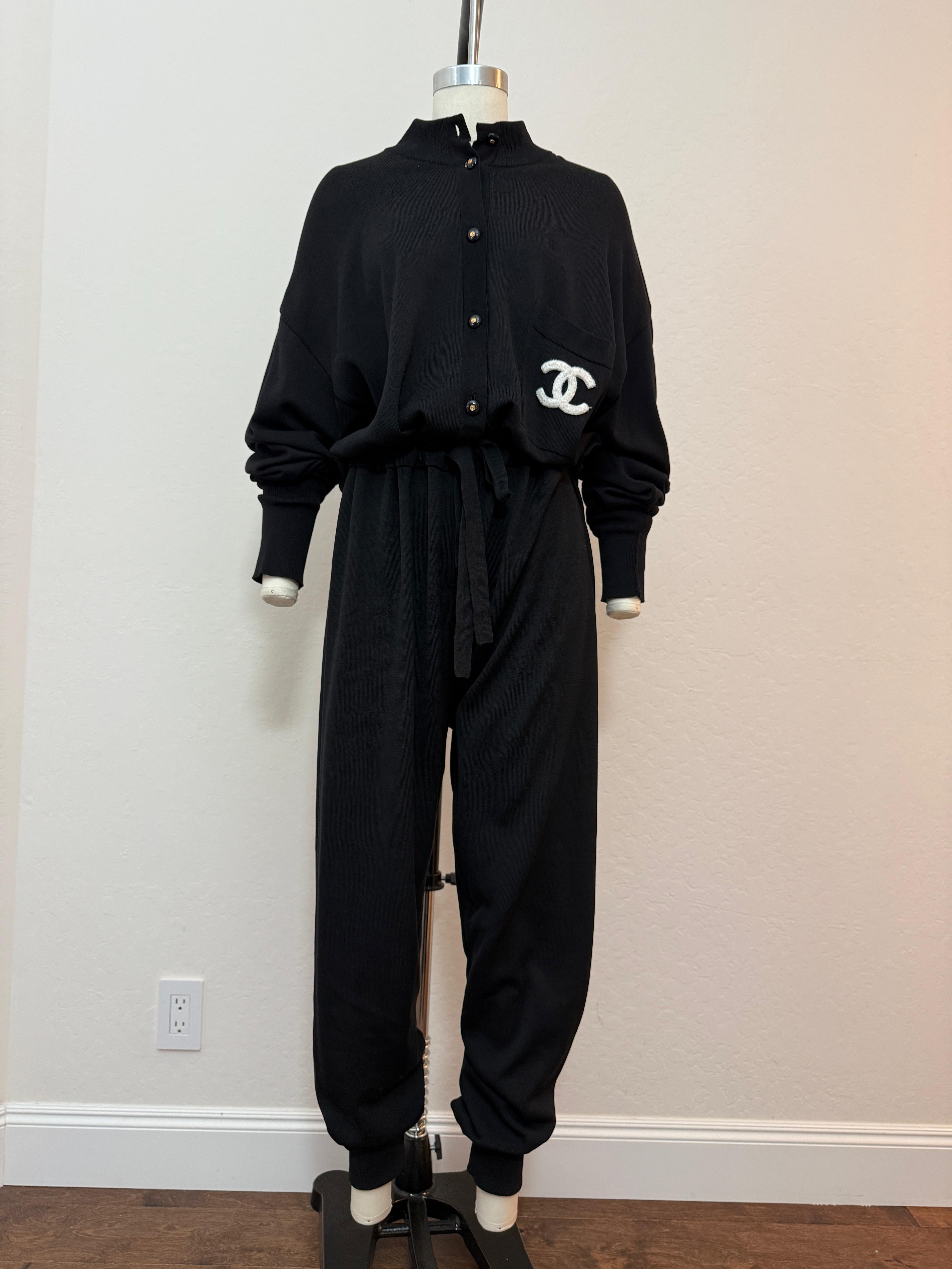Donna Tuta Chanel 1993 nera con dettaglio logo - Taglia 44 in vendita