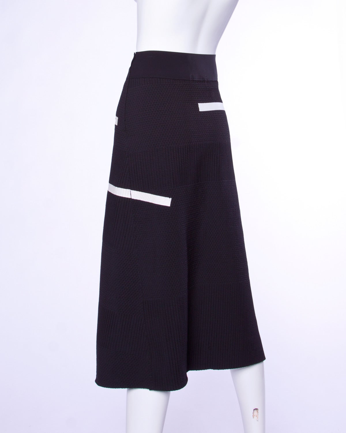Unique black and white skirt by Marithe + Francois Girbaud with a decorative belly button ring detail on the waistband. Asymmetric white slash pocket.

Details:

Unlined
Side Zip and Hook Closure
Marked Size: US 27/ D 36
Color: Black/