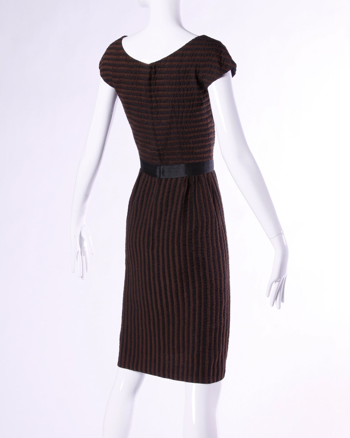 Helga Vintage 1960er 60er Jahre Braun + Schwarz gestreiftes Etui-Cocktailkleid