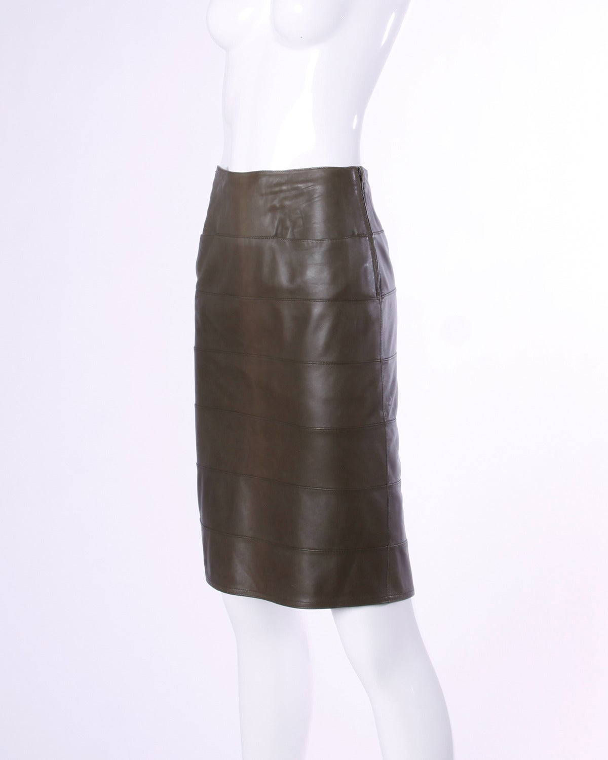 Krizia Vintage 1990s 90s Olive Green Buttery Sheepskin Leather Skirt In Excellent Condition In Sparks, NV