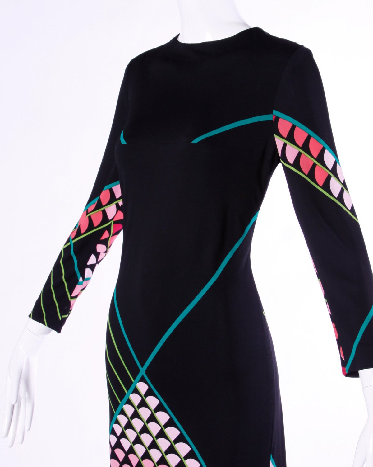 Gorgeous jersey knit maxi dress with a colorful op art design by Lanvin. Rare black label.

Details:

Unlined
Back Zip and Hook Closure
Estimated Size: Small
Color: Black/ Pink/ Green
Fabric: Jersey (Feels like Silk)
Label: