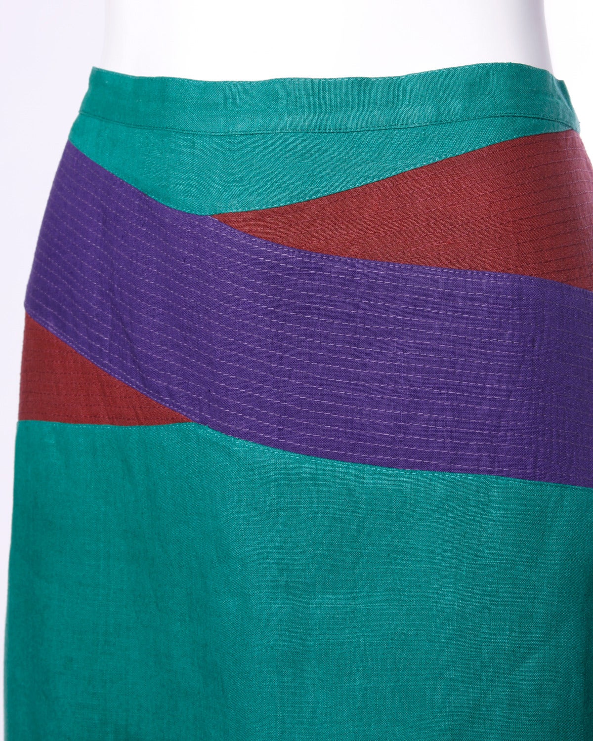 Vintage linen color block skirt by Gianfranco Ferre in green, purple and burgundy.

Details:

Fully Lined
Back Zip Button and Snap Closure
Marked Size: 44
Color: Green/ Purple/ Burgundy
Fabric: Linen
Label: Gianfranco