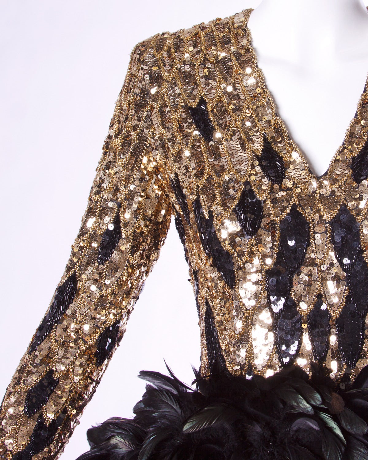 Wow! What a dress. This piece has it all from a sparkly metallic gold sequin bodice to an iridescent feather peplum. Amen Wardy took meticulous care to execute every detail of this dazzling dress with perfection. High quality from head to toe; not
