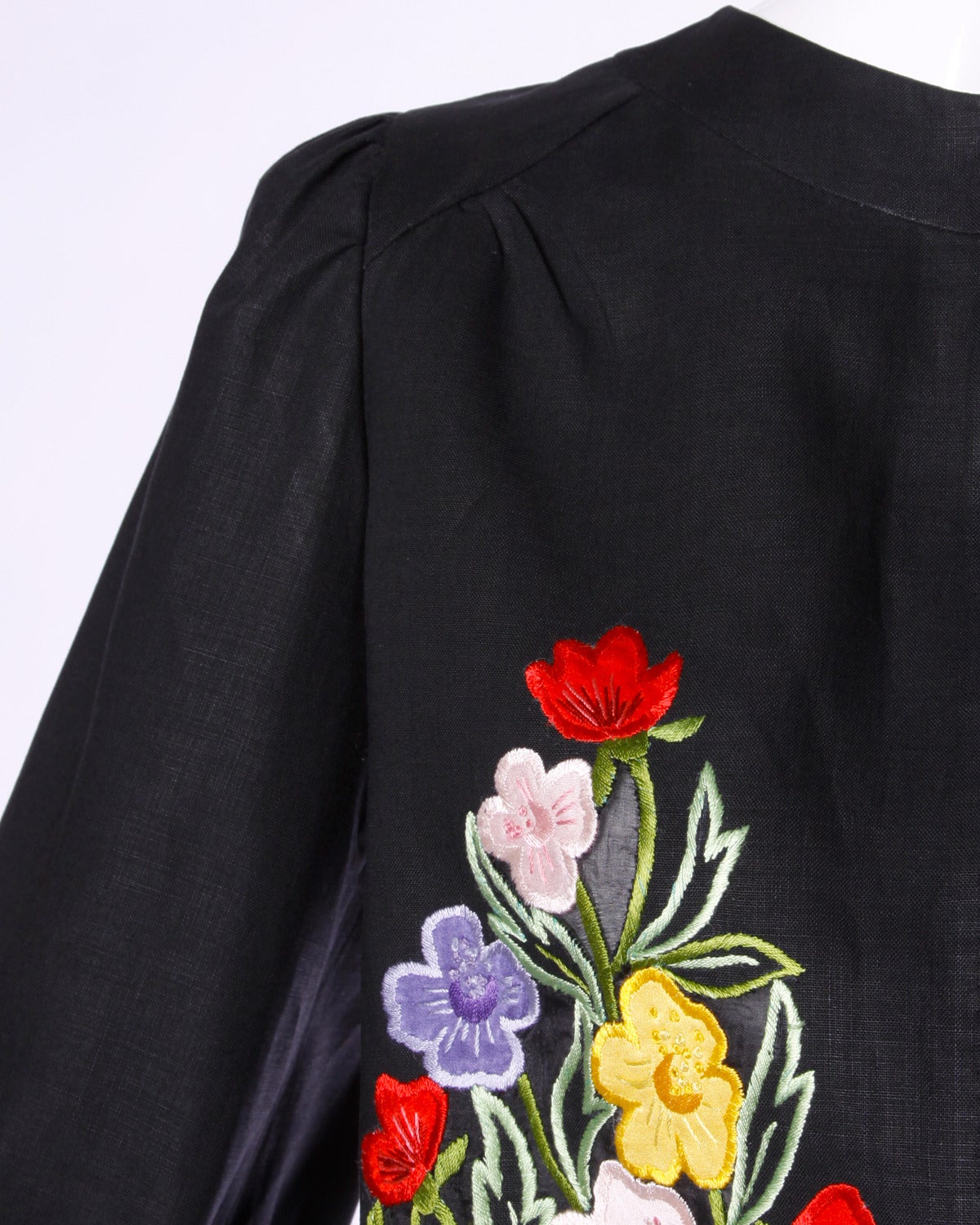 Gorgeous black linen jacket by Italian designer Tiziani with a zip up front and colorful embroidered floral design on the front.

Details:

Unlined
Front Zip and Hook Closure
Estimated Size: Small
Color: Multicolored/ Black
Fabric:
