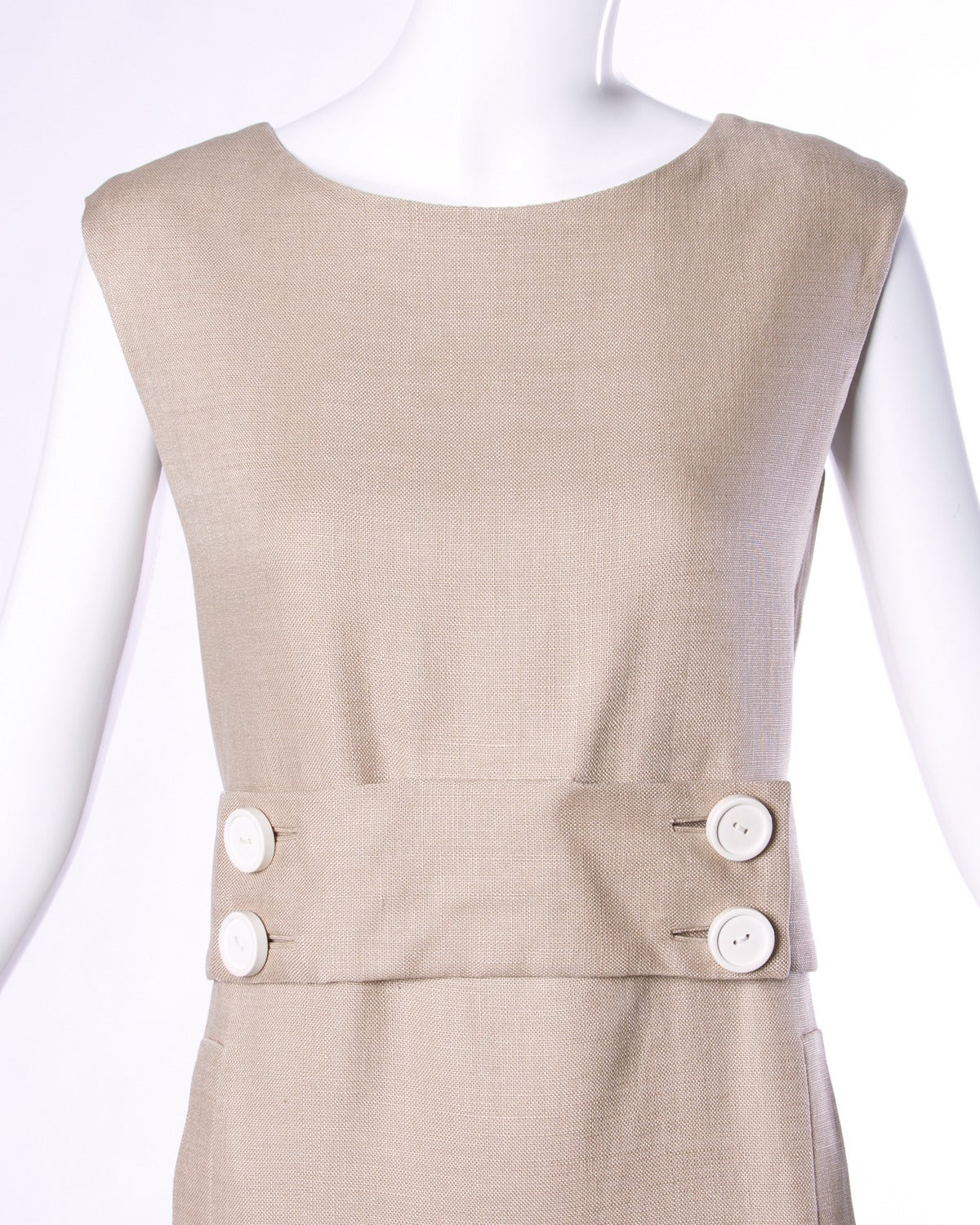 Gorgeous vintage 1960's sheath dress by Norman Norell for I. Magnin. Heavy weight linen fabric that is fully lined in silk. Hand stitched couture detailing/ custom made. Stunning construction!

Details:

Side Pockets
Matching Belt
Back Zip and