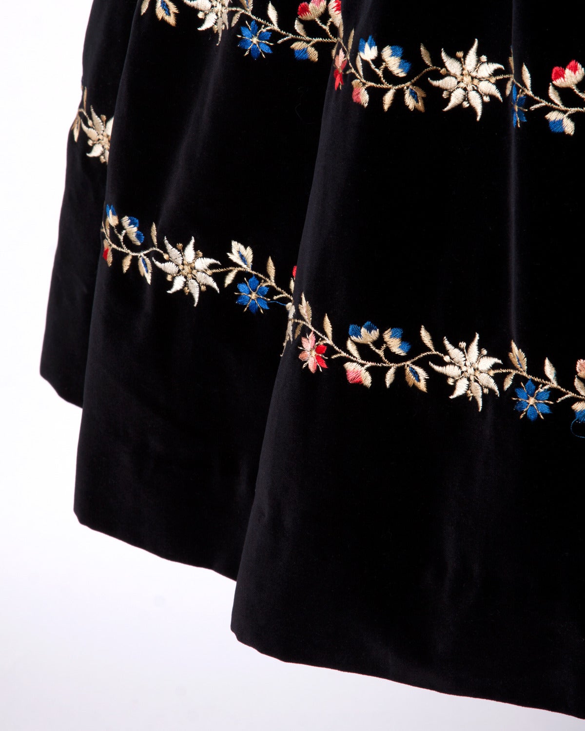 Vintage 1950s 50s Black Velvet Cocktail Dress with Floral Embroidery In Excellent Condition In Sparks, NV