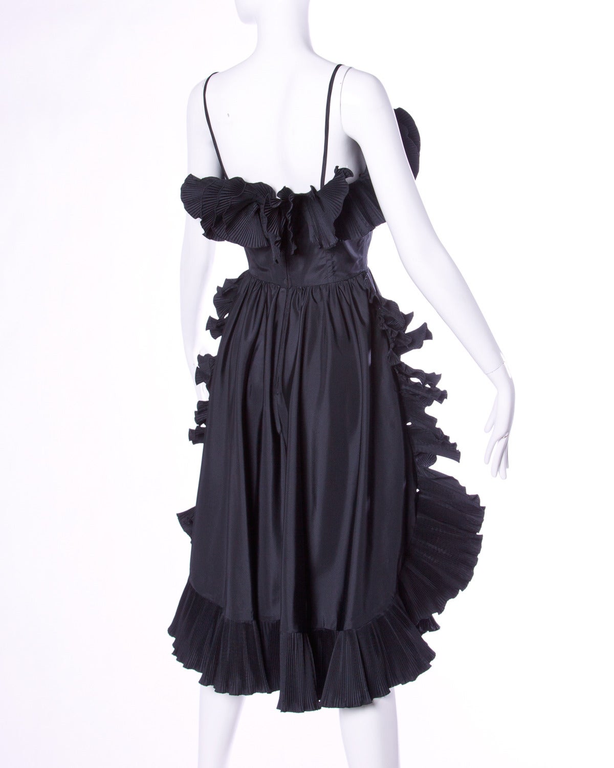 Saks Fifth Avenue Size Chart