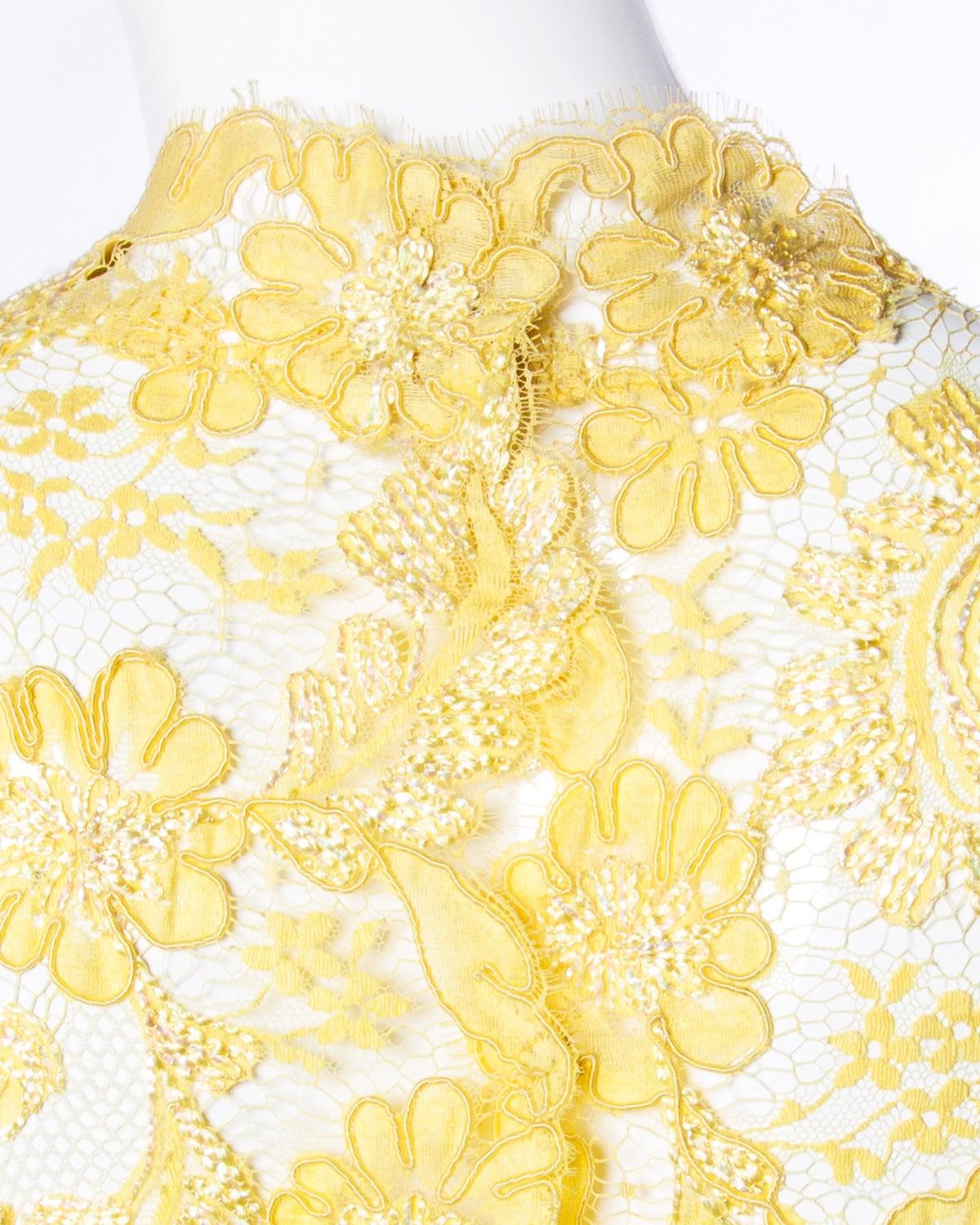 Mary Sachs Vintage Couture 1960er Jahre Metallic Gelb Spitze Etuikleid im Zustand „Hervorragend“ im Angebot in Sparks, NV