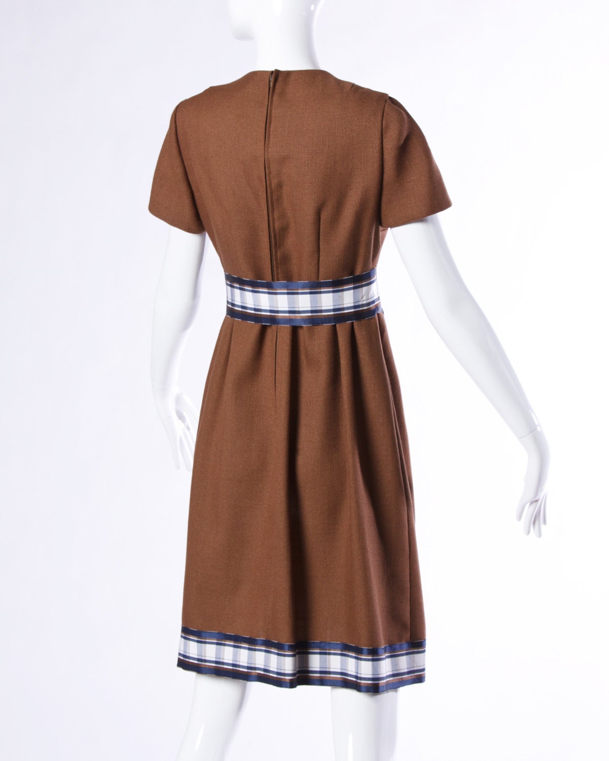 Marion Rigney Vintage 1960s 60s Mod Linen Dress with Plaid Ribbon Trim In Excellent Condition In Sparks, NV