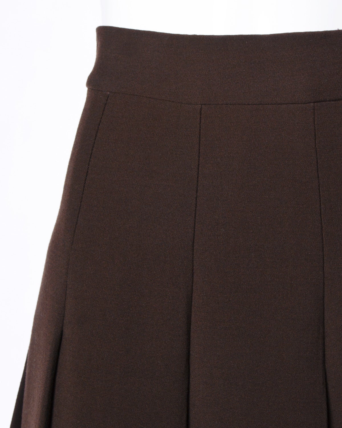 Absolutely stunning couture construction! Vintage brown wool skirt with pristine pleats and silk lining by Renato Balestra. The quality of this piece is just gorgeous in person.

Details:

Partially Lined
Back Snap and Hook Closure
Marked