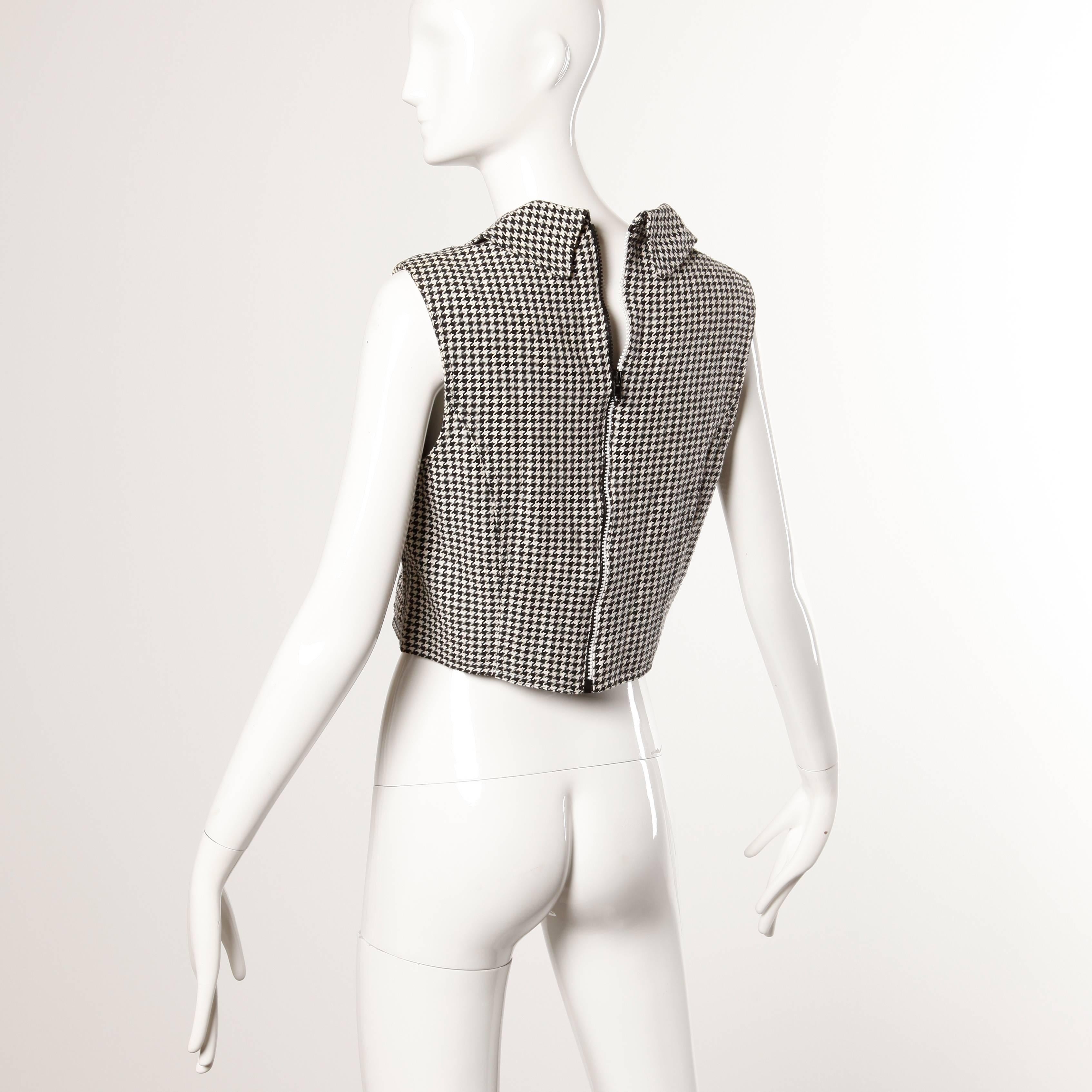 Gianni Versace Vintage 1990s 90s Black + White Houndstooth Sporty Vest Jacket In Excellent Condition In Sparks, NV