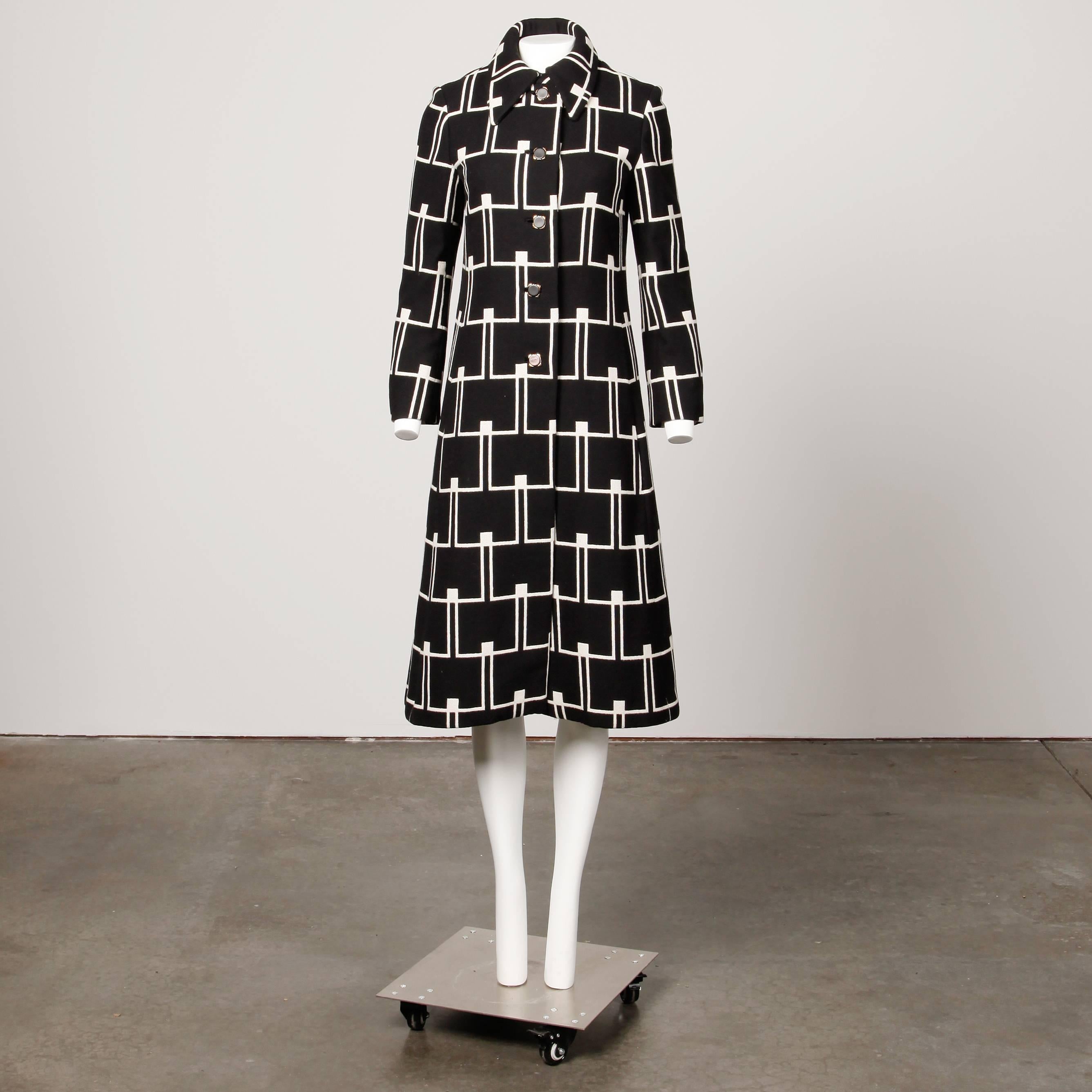 So 1960s mod! Gorgeous BH Wragge designer wool coat in a black and white woven op art wool. Square button closure up the front. Fully lined. This coat does not have a marked size, but it fits like a modern size small-medium (probably a modern 4-6).