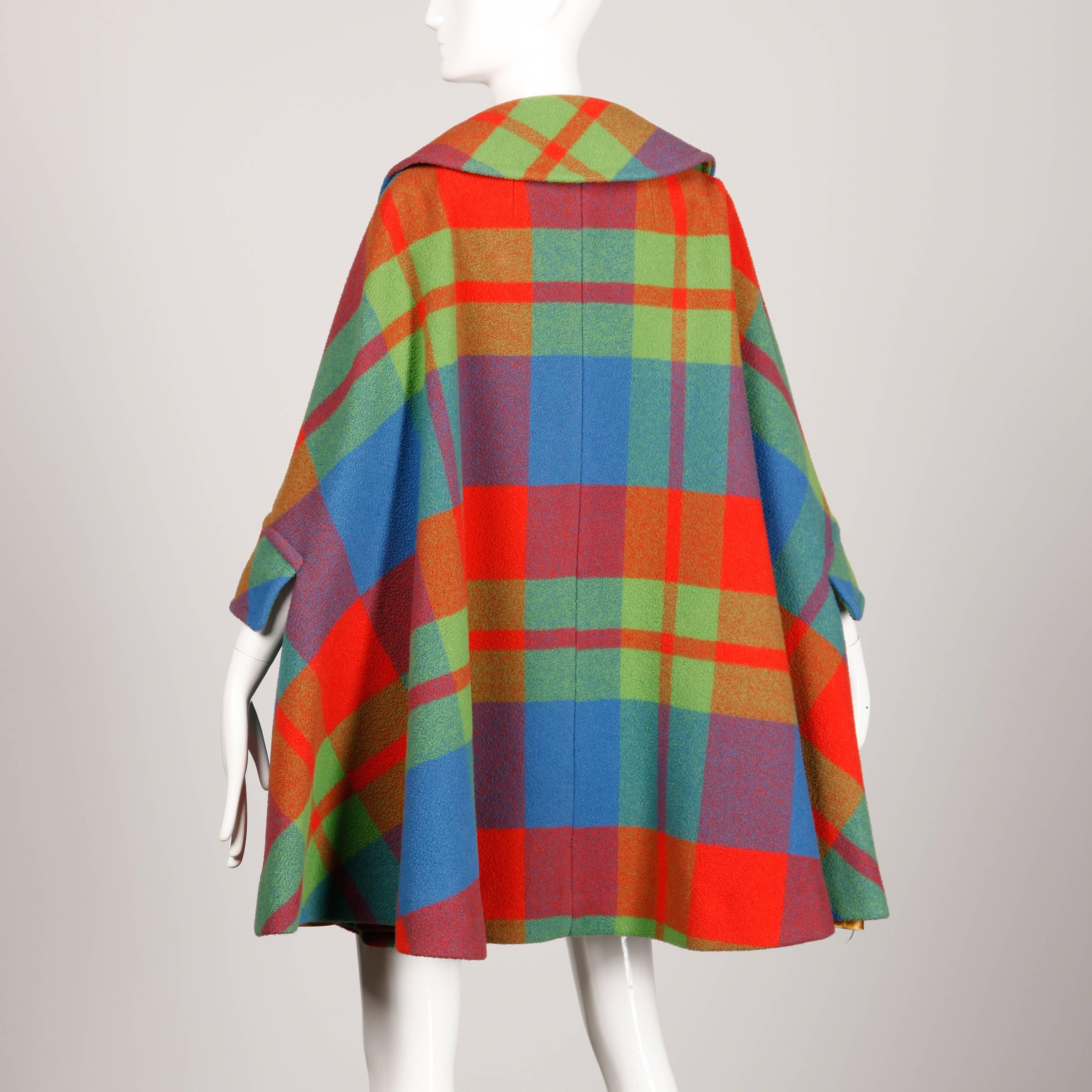 1960s George Richards Vintage Plaid Cape Coat In Excellent Condition In Sparks, NV