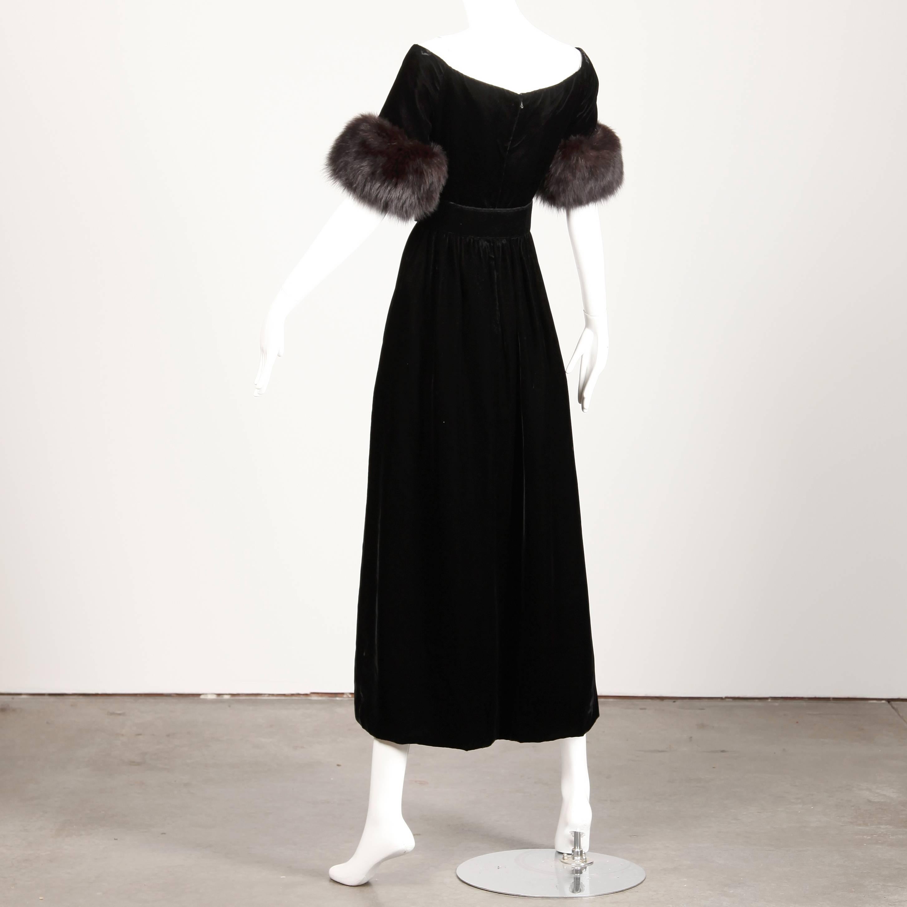 1960s Oscar de la Renta Vintage Dress with Fox Fur Cuffs In Excellent Condition In Sparks, NV