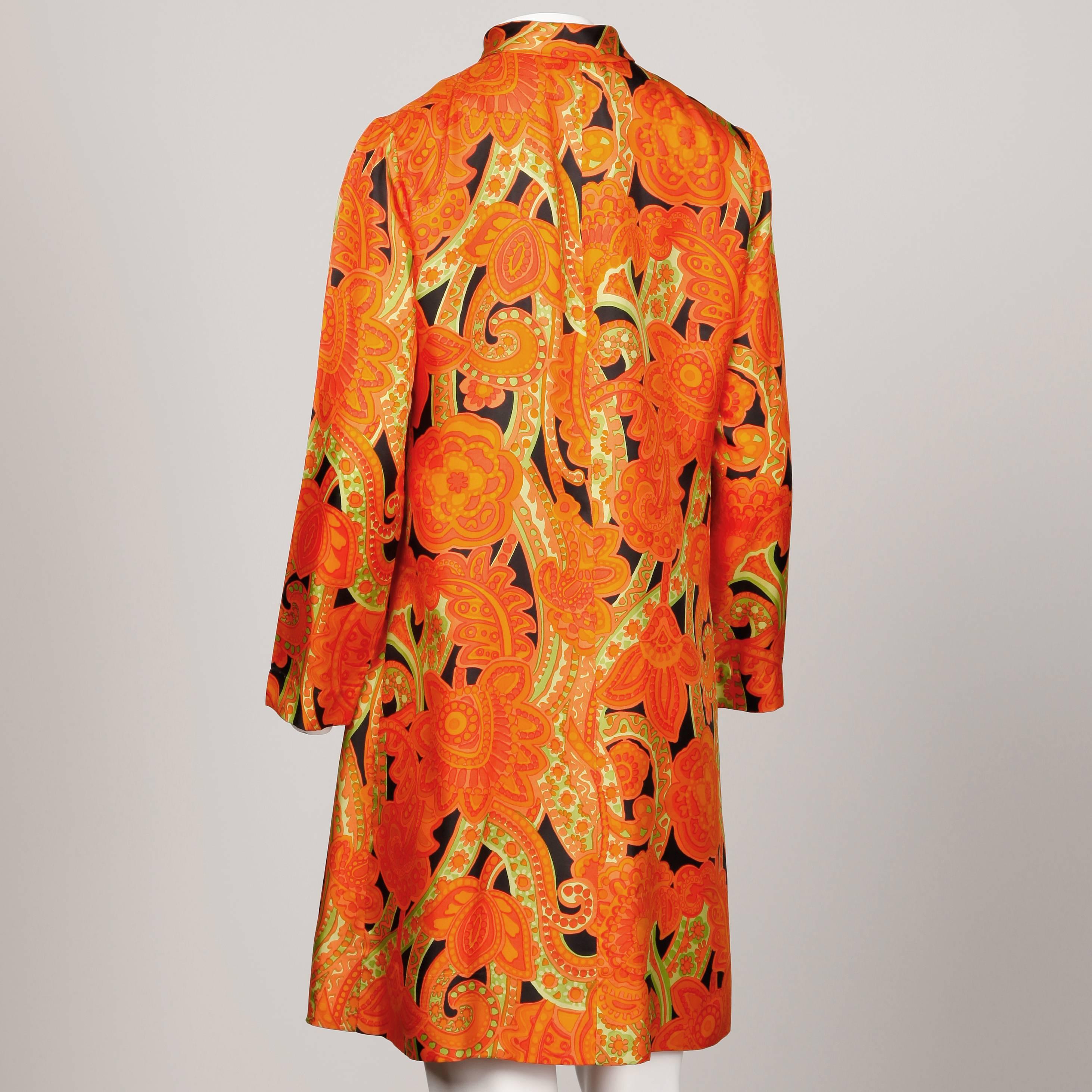 Orange Yves Saint Laurent rare robe droite vintage en soie orange avec ascot, années 1960 en vente