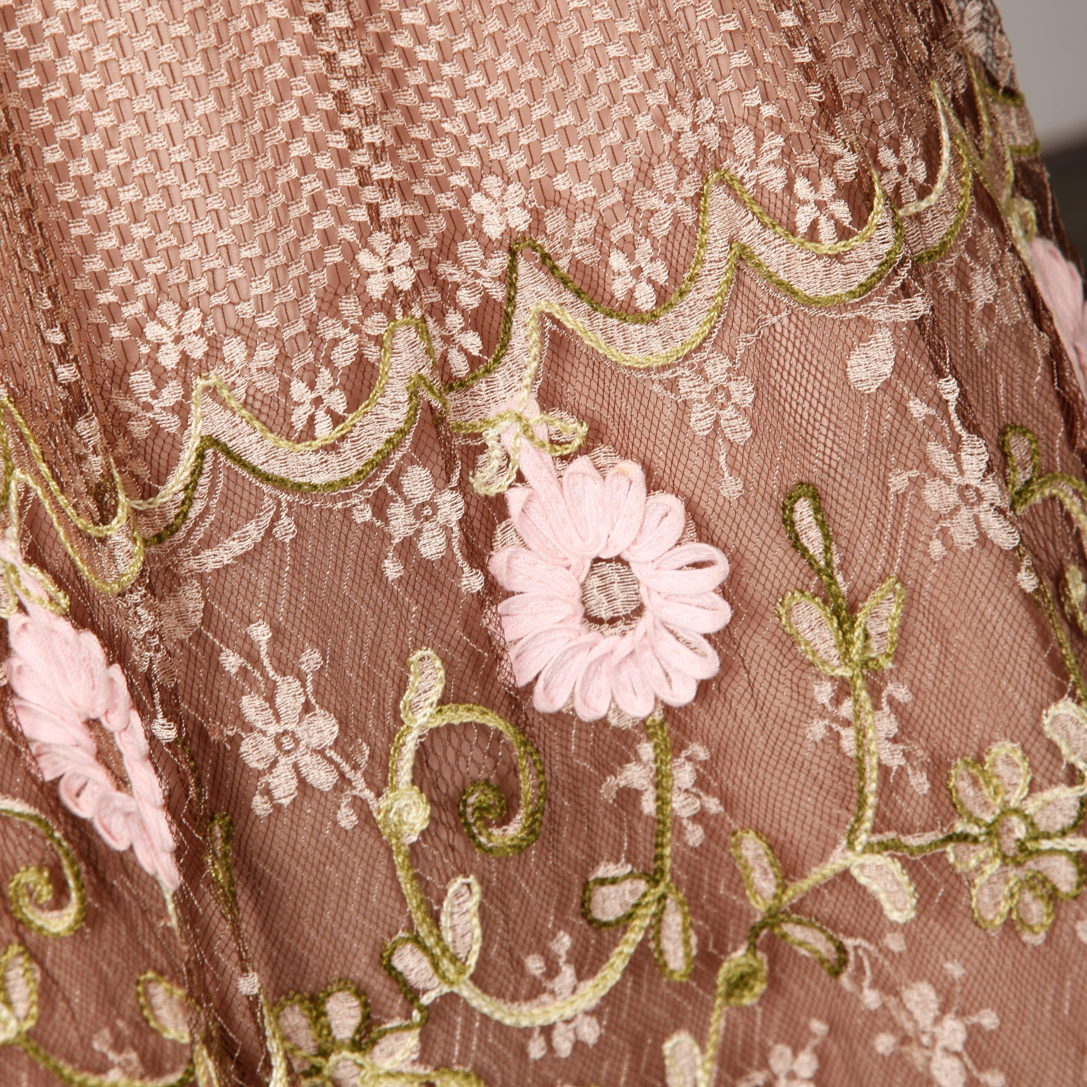 Capriccio Vintage Taupe Embroidered Flower Lace Dress with Scalloped Hem In Excellent Condition For Sale In Sparks, NV