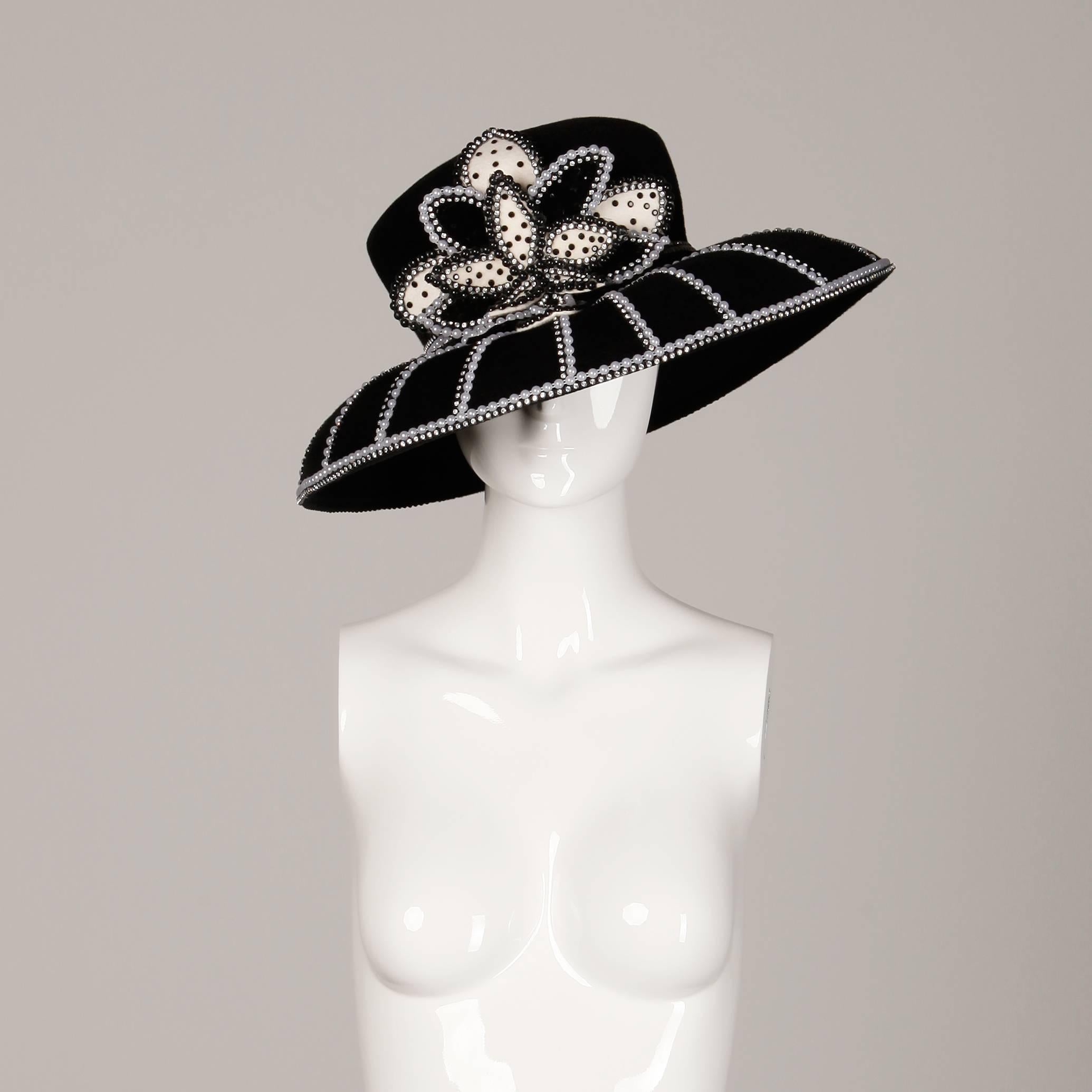 George Zamau'l Vintage Schwarz + Weiß Perlen Blume verschönert Strass Hut im Zustand „Neu“ im Angebot in Sparks, NV